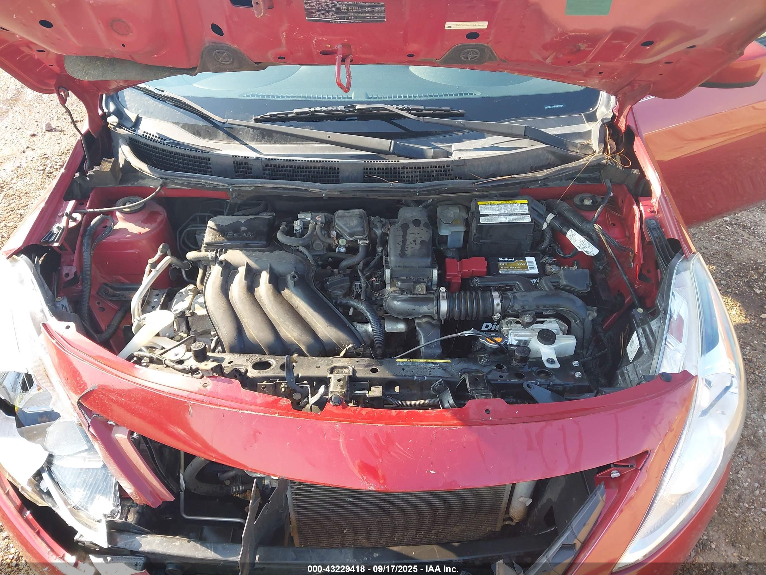 NISSAN VERSA image 10