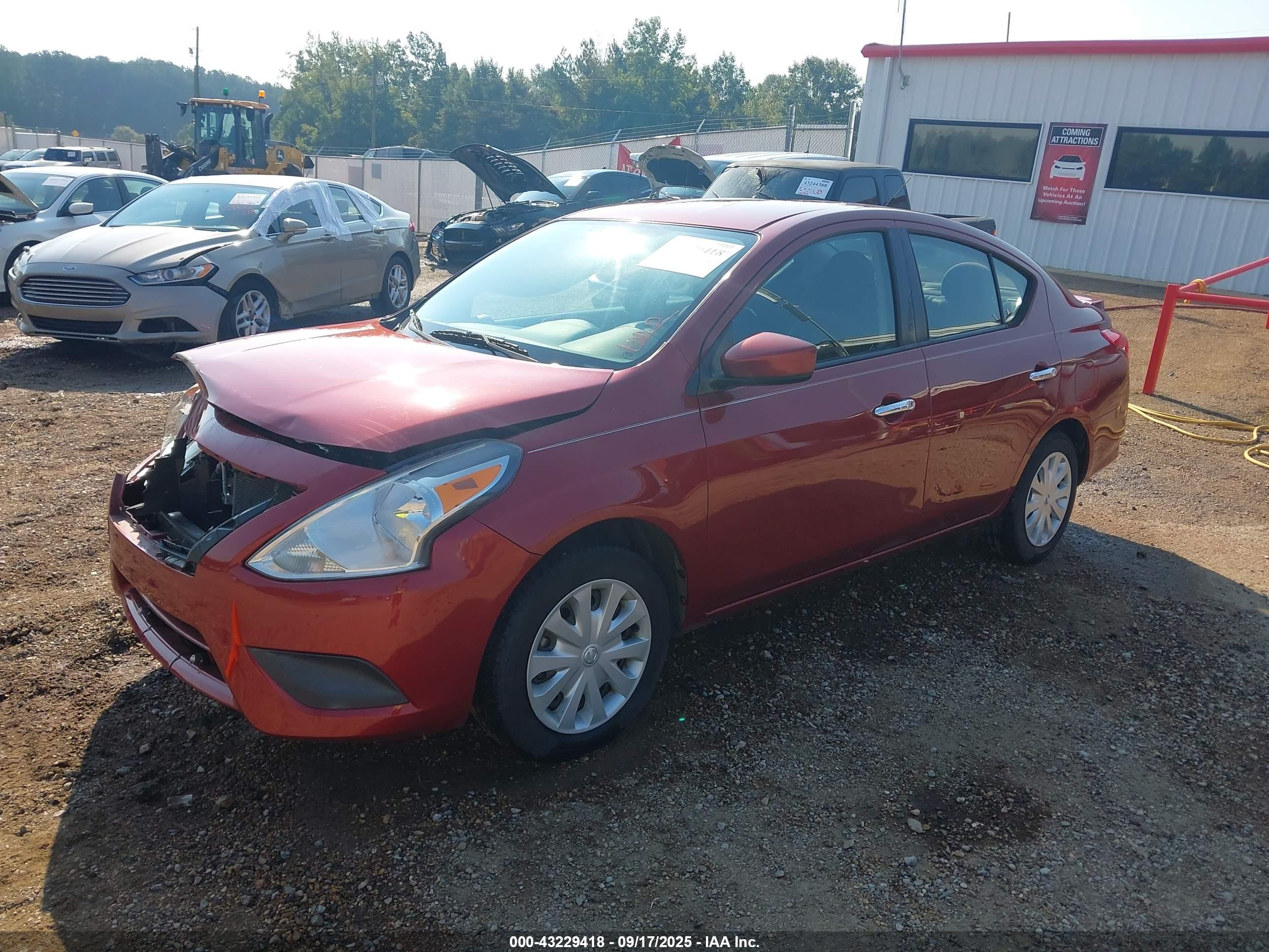 NISSAN VERSA image 2