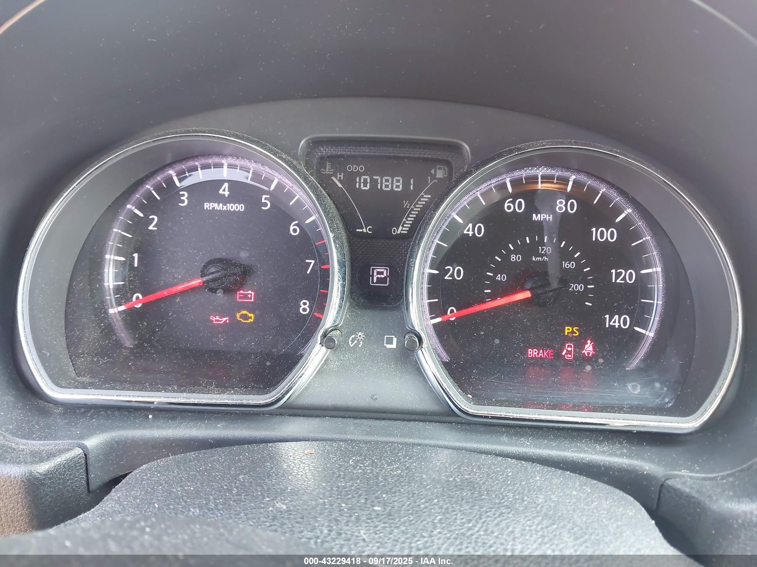 NISSAN VERSA image 7