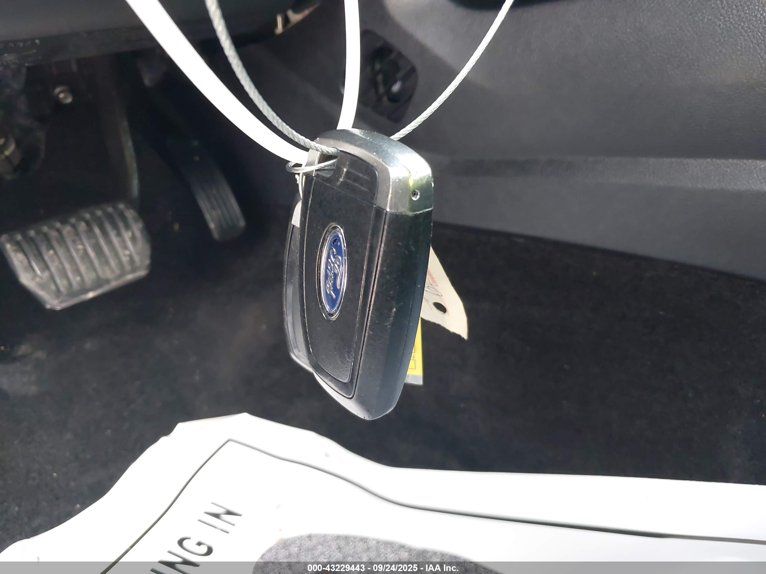 FORD FUSION image 11