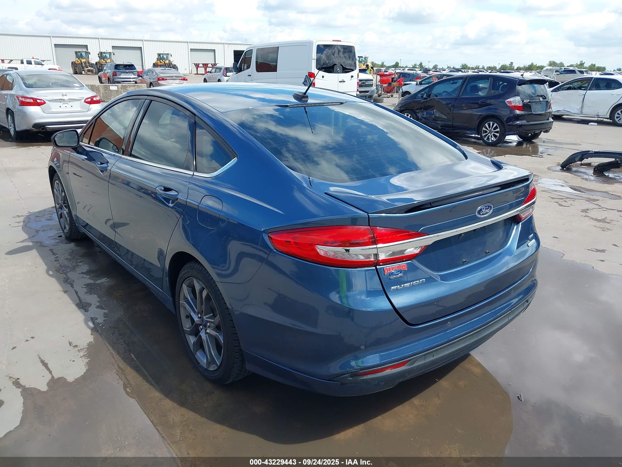 FORD FUSION image 3