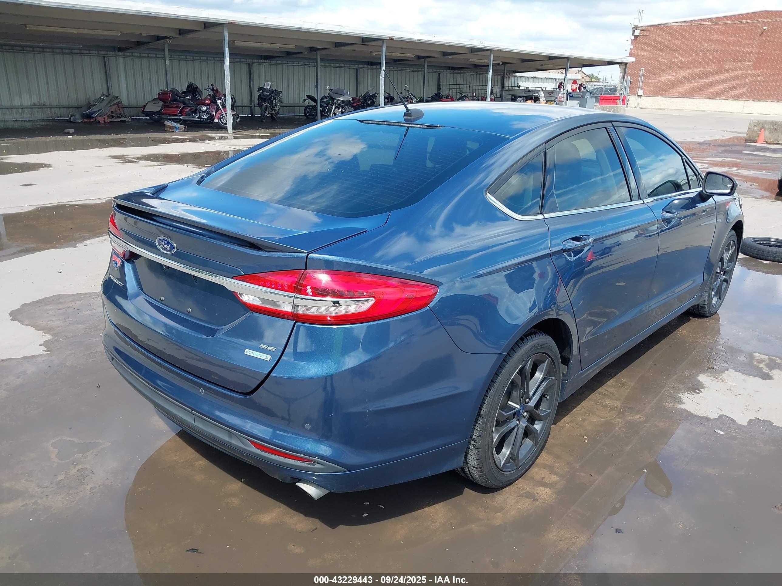 FORD FUSION image 4