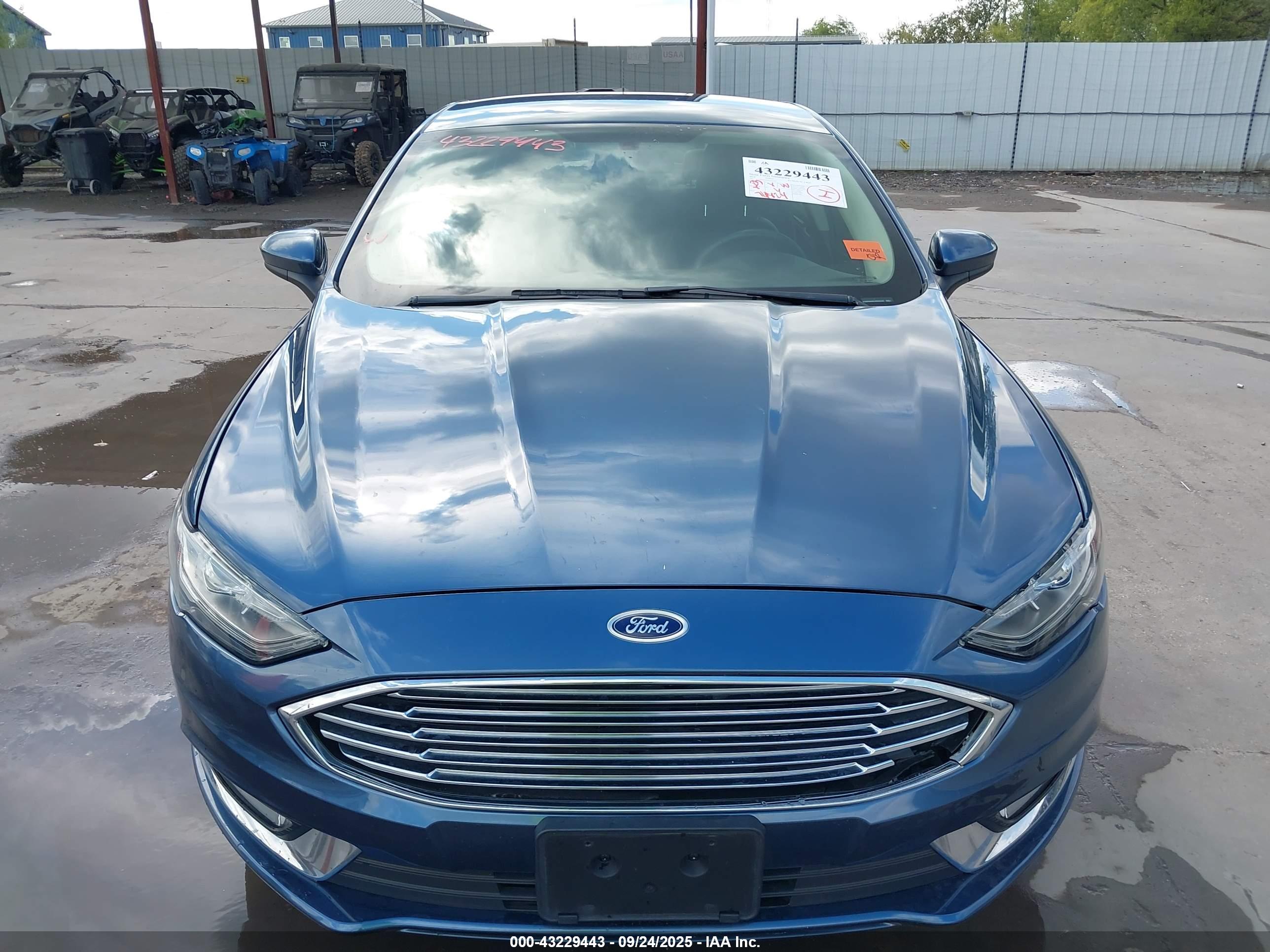 FORD FUSION image 6