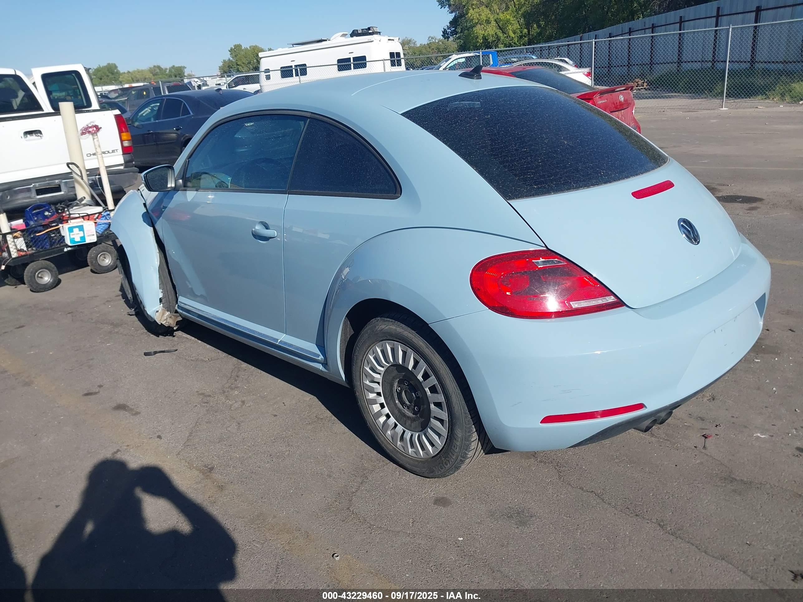 VOLKSWAGEN BEETLE image 3