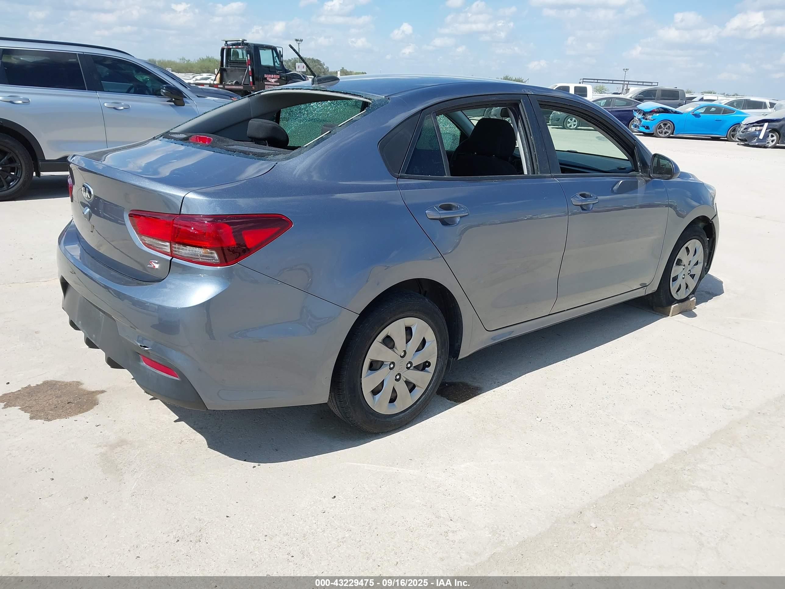 KIA RIO image 4