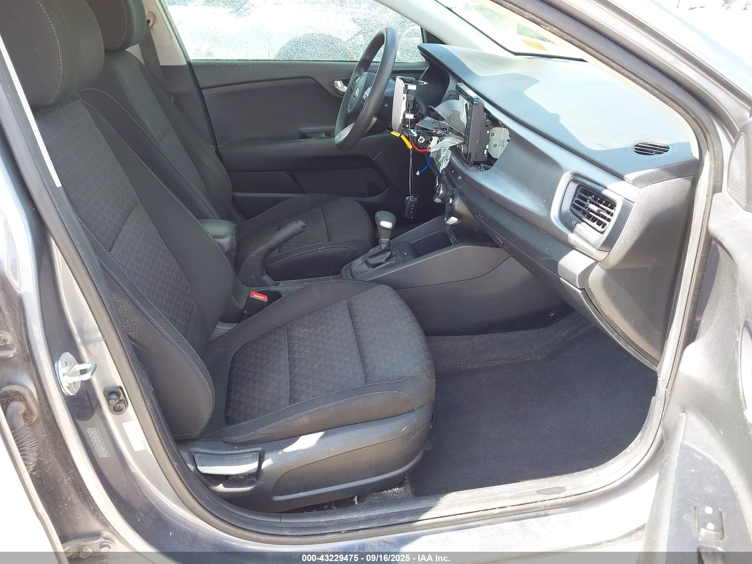 KIA RIO image 5