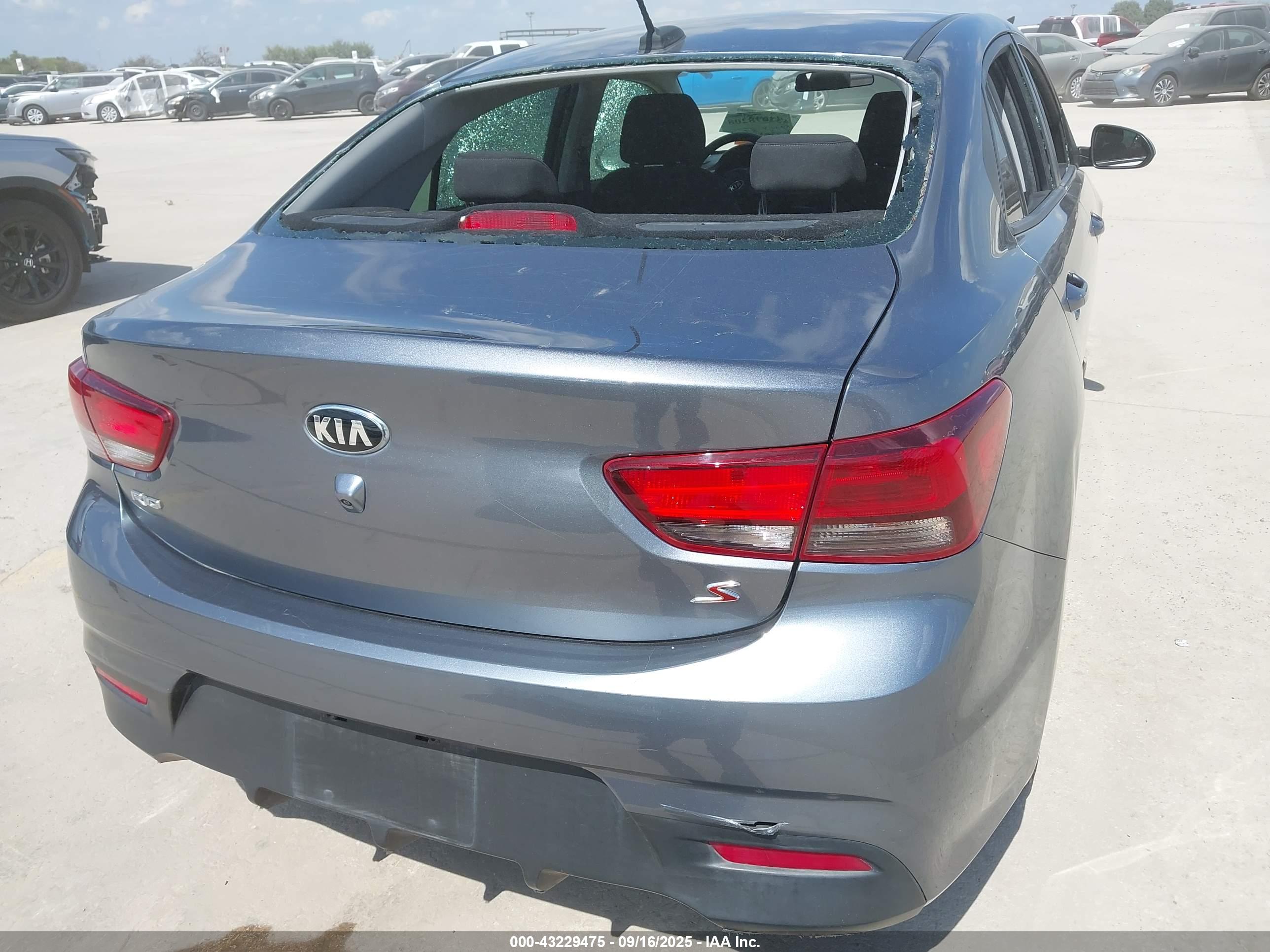KIA RIO image 6