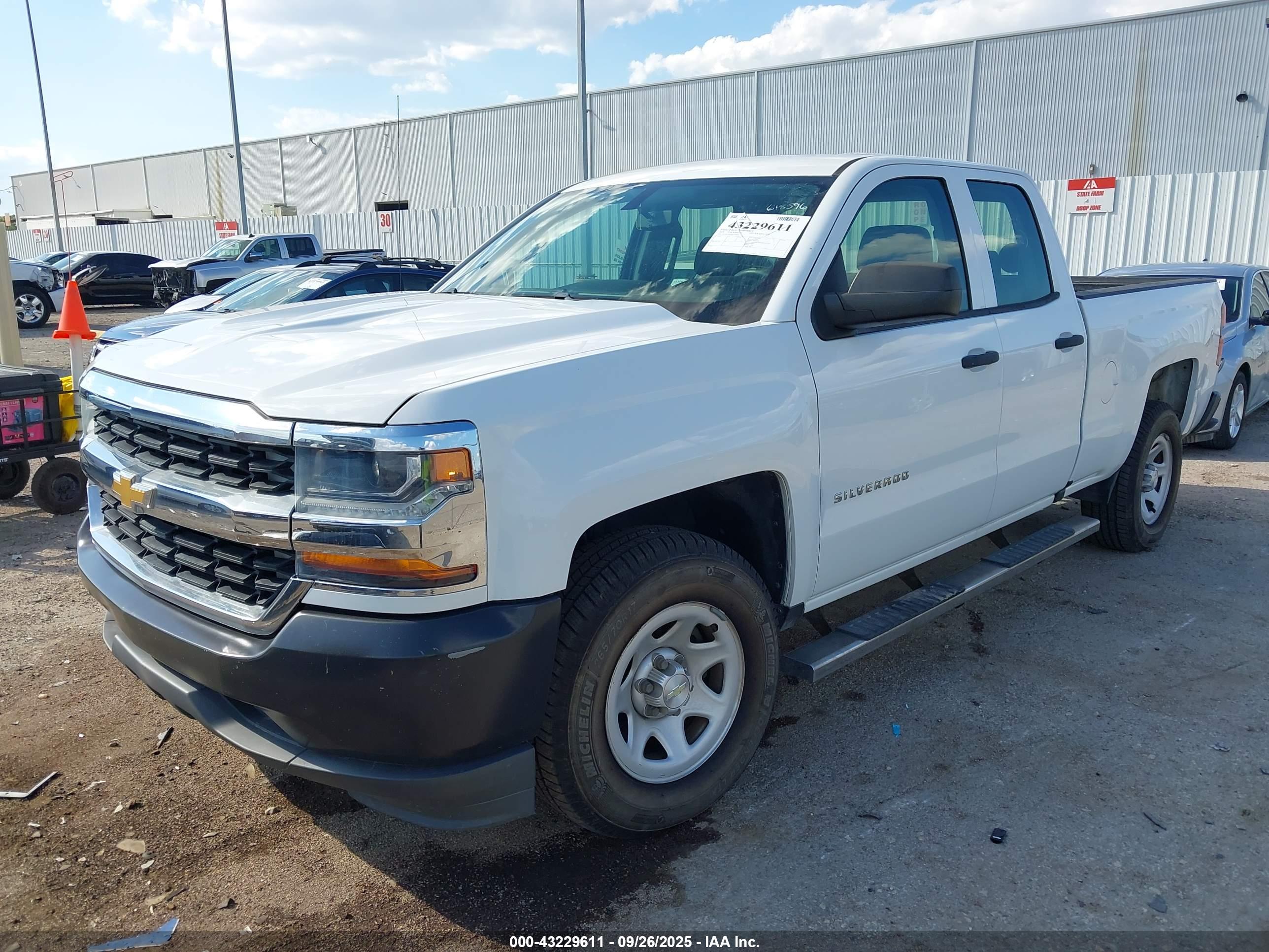 CHEVROLET SILVERADO image 2