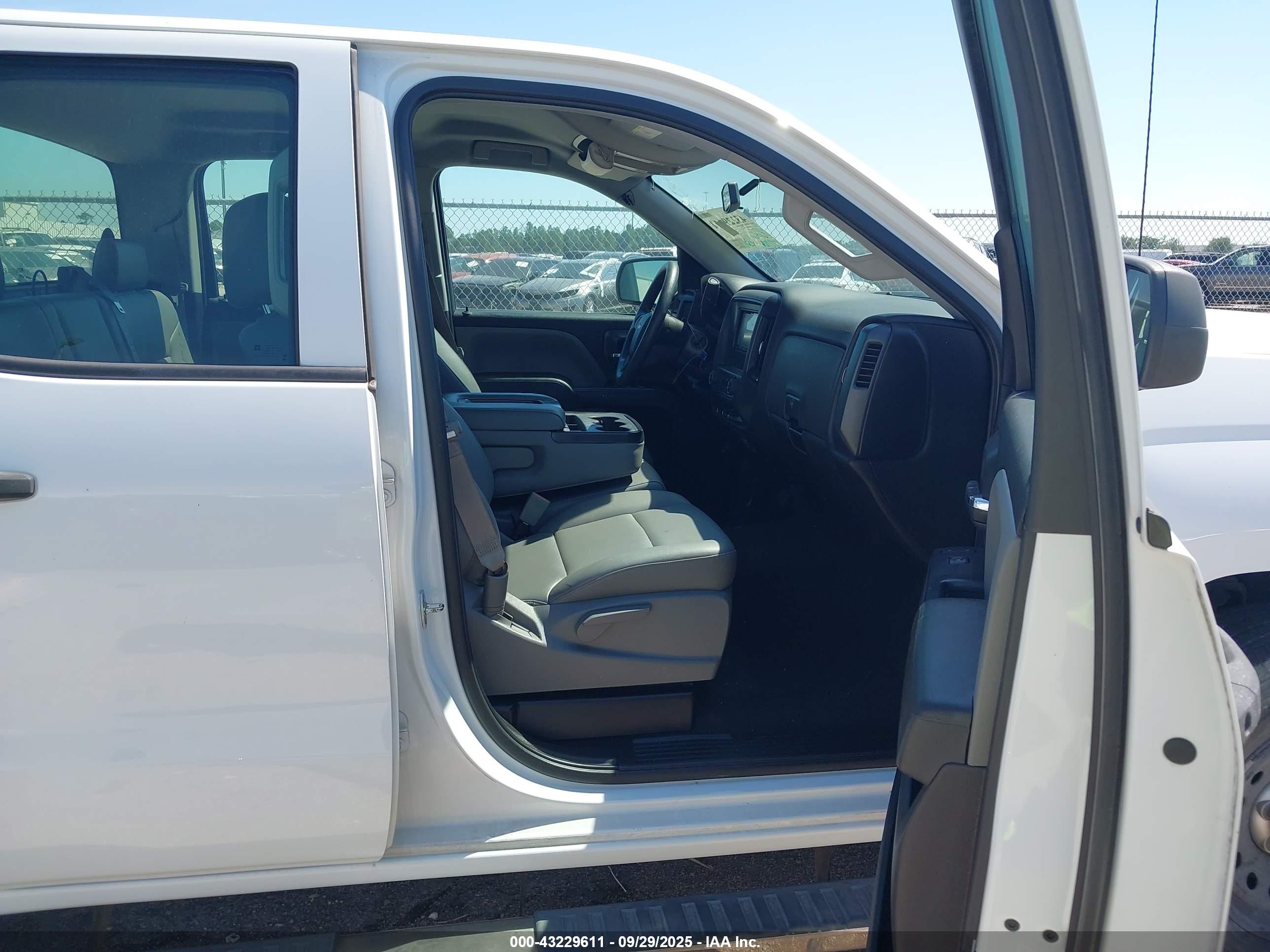 CHEVROLET SILVERADO image 5