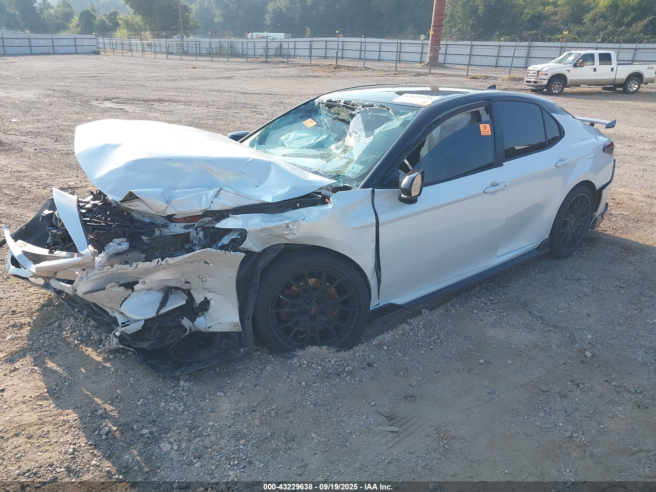 TOYOTA CAMRY image 2