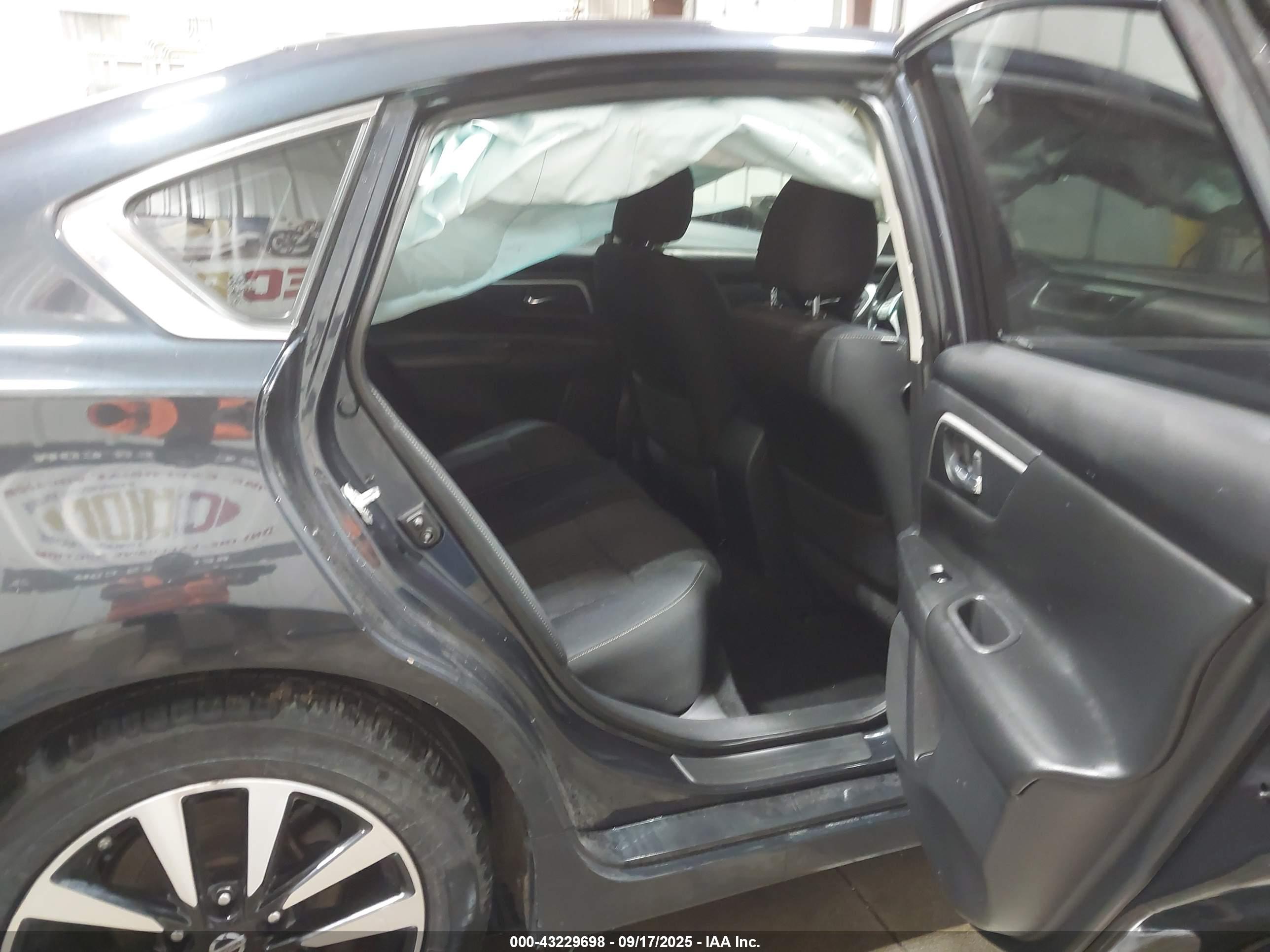 NISSAN ALTIMA image 8