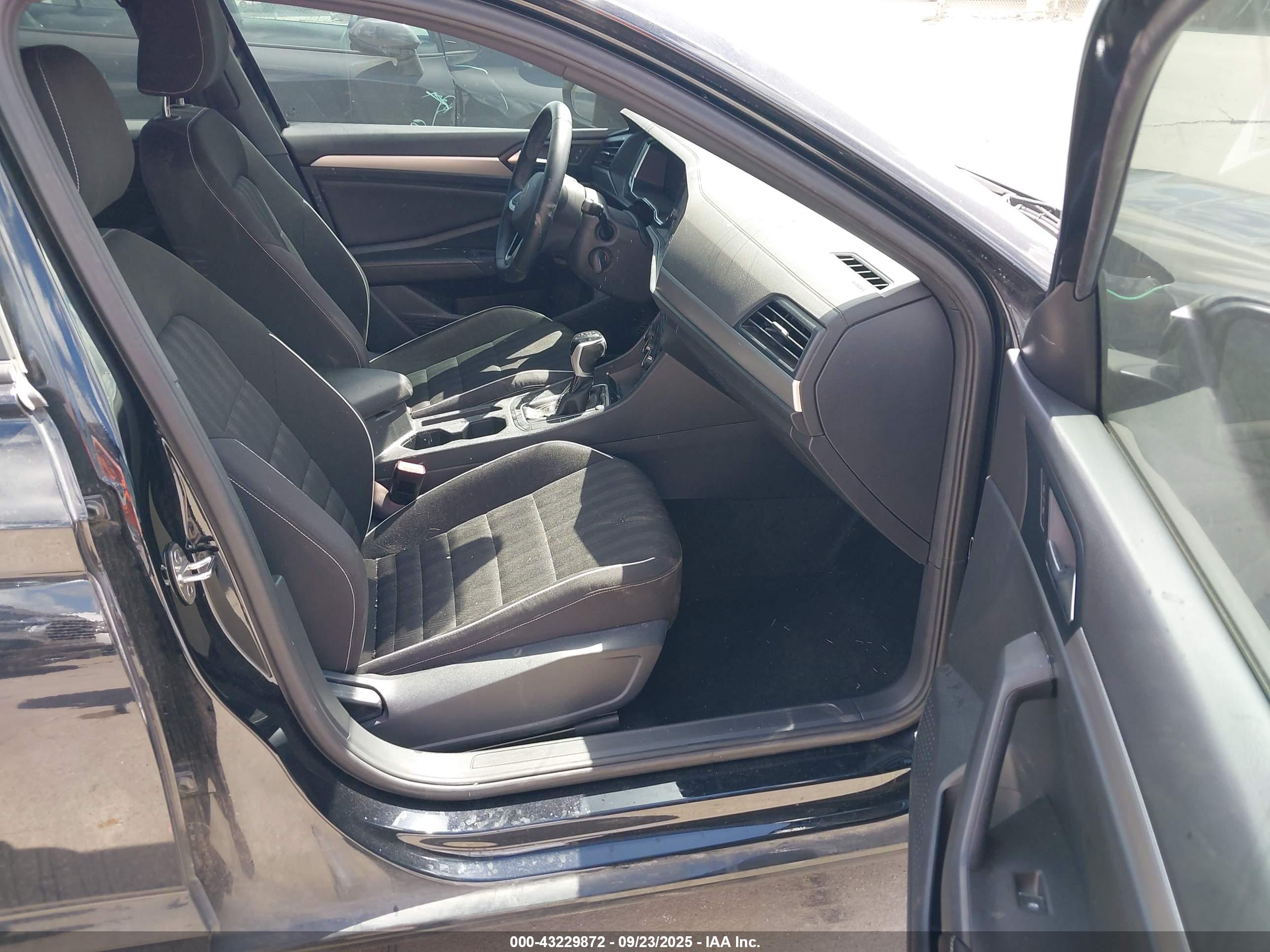 VOLKSWAGEN JETTA image 5