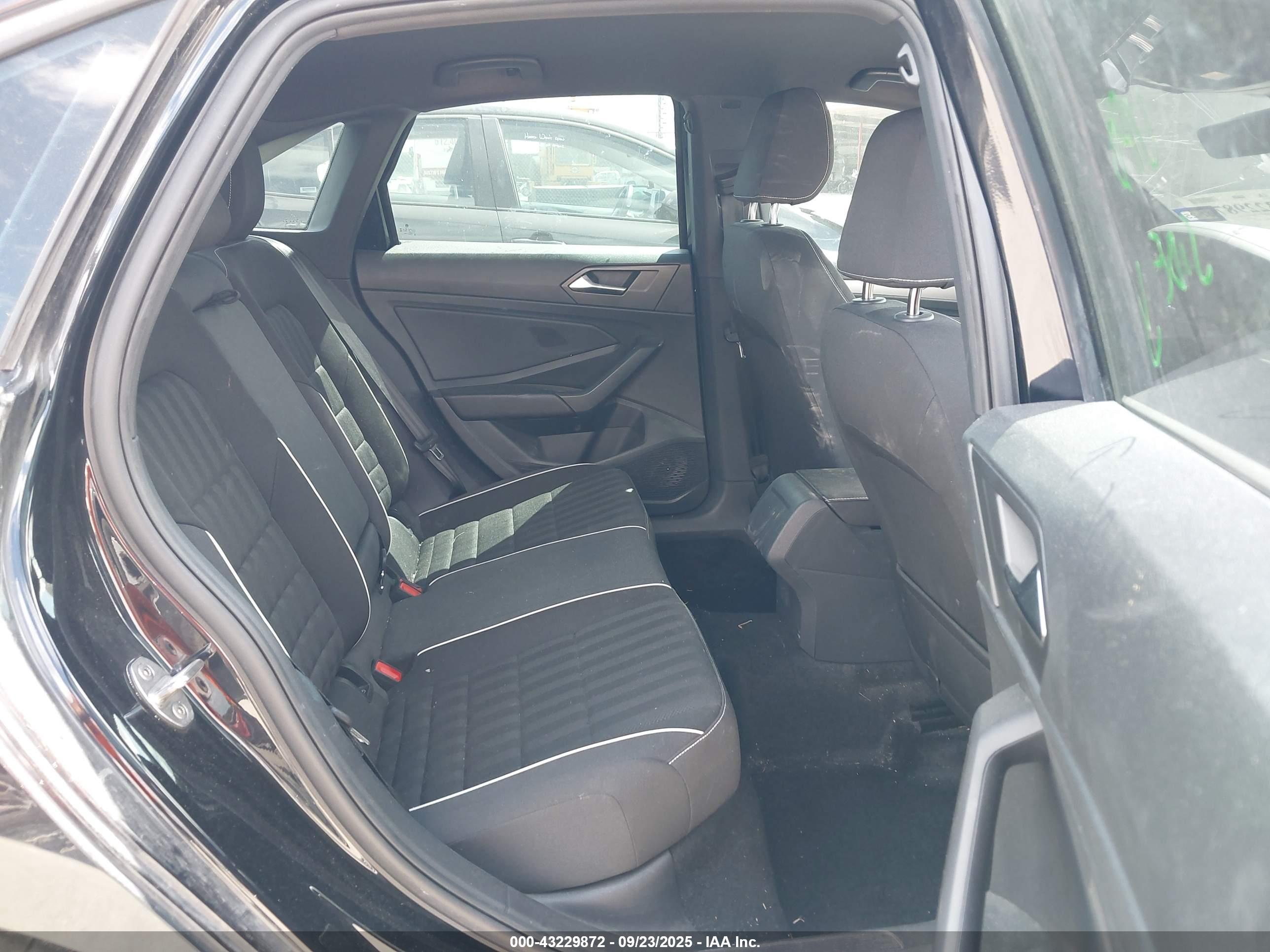 VOLKSWAGEN JETTA image 8