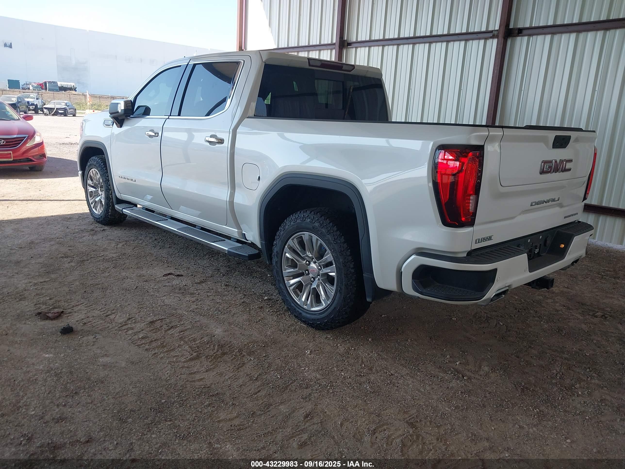 GMC SIERRA image 3