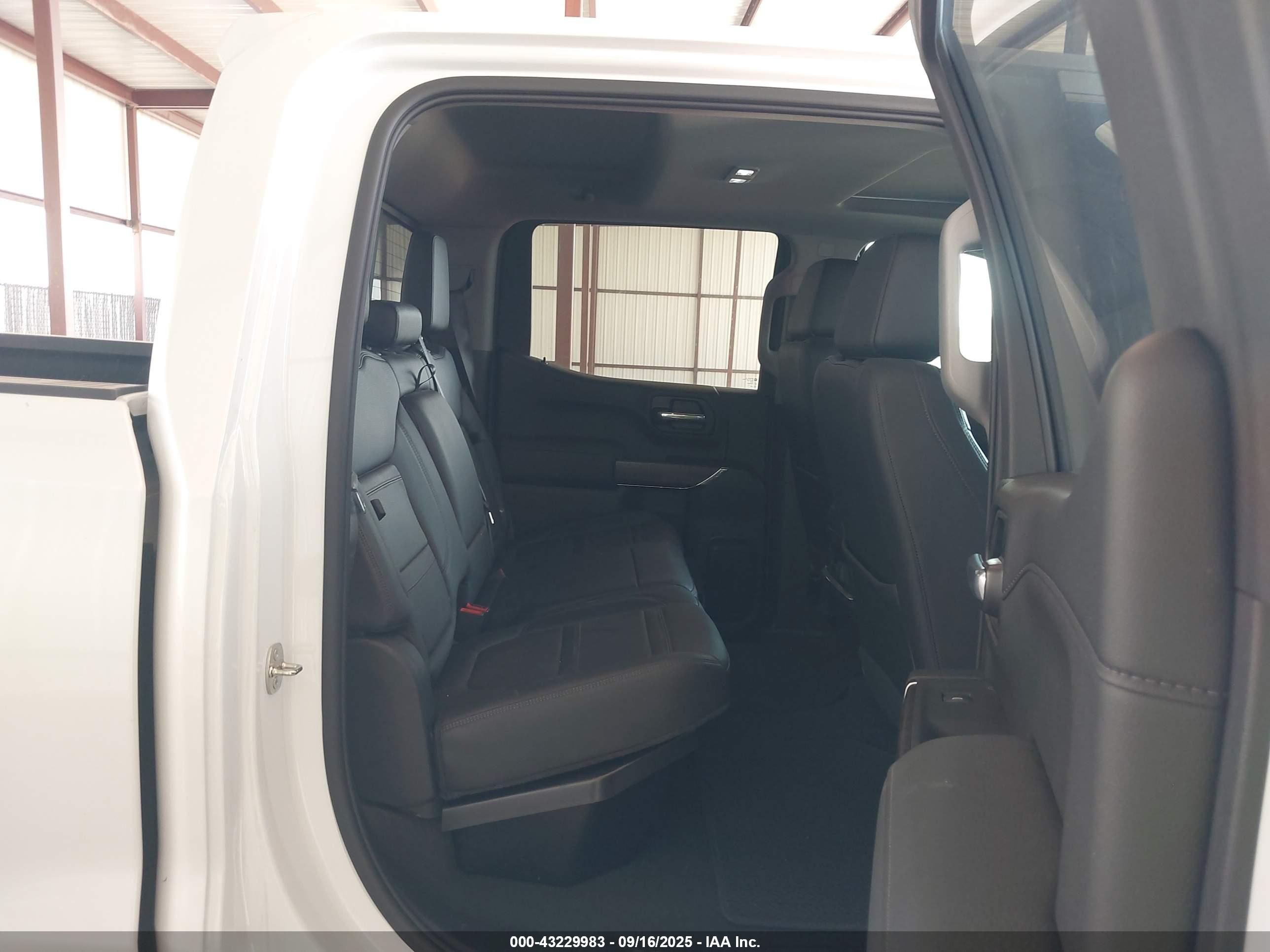 GMC SIERRA image 8