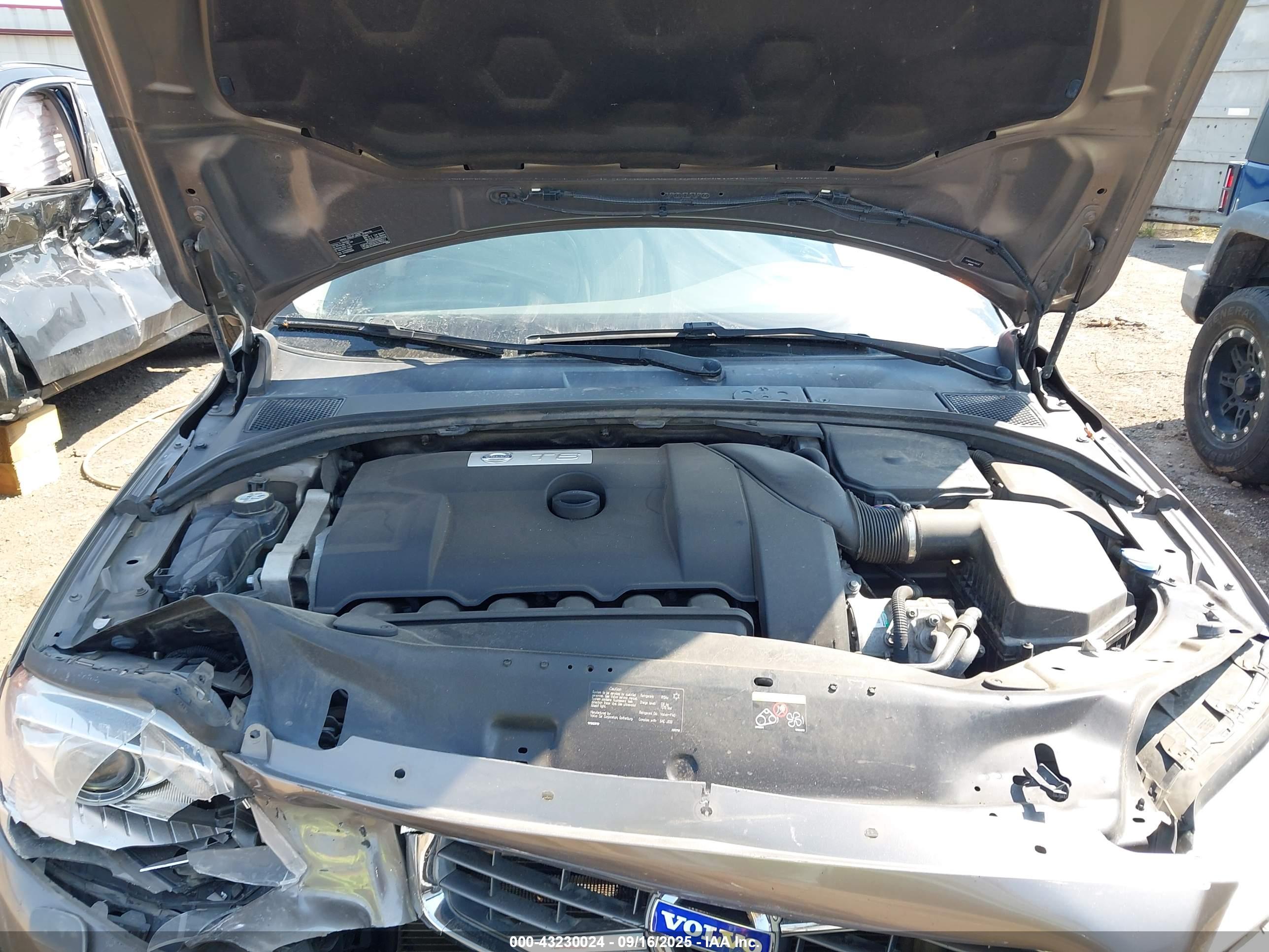 VOLVO S80 image 10