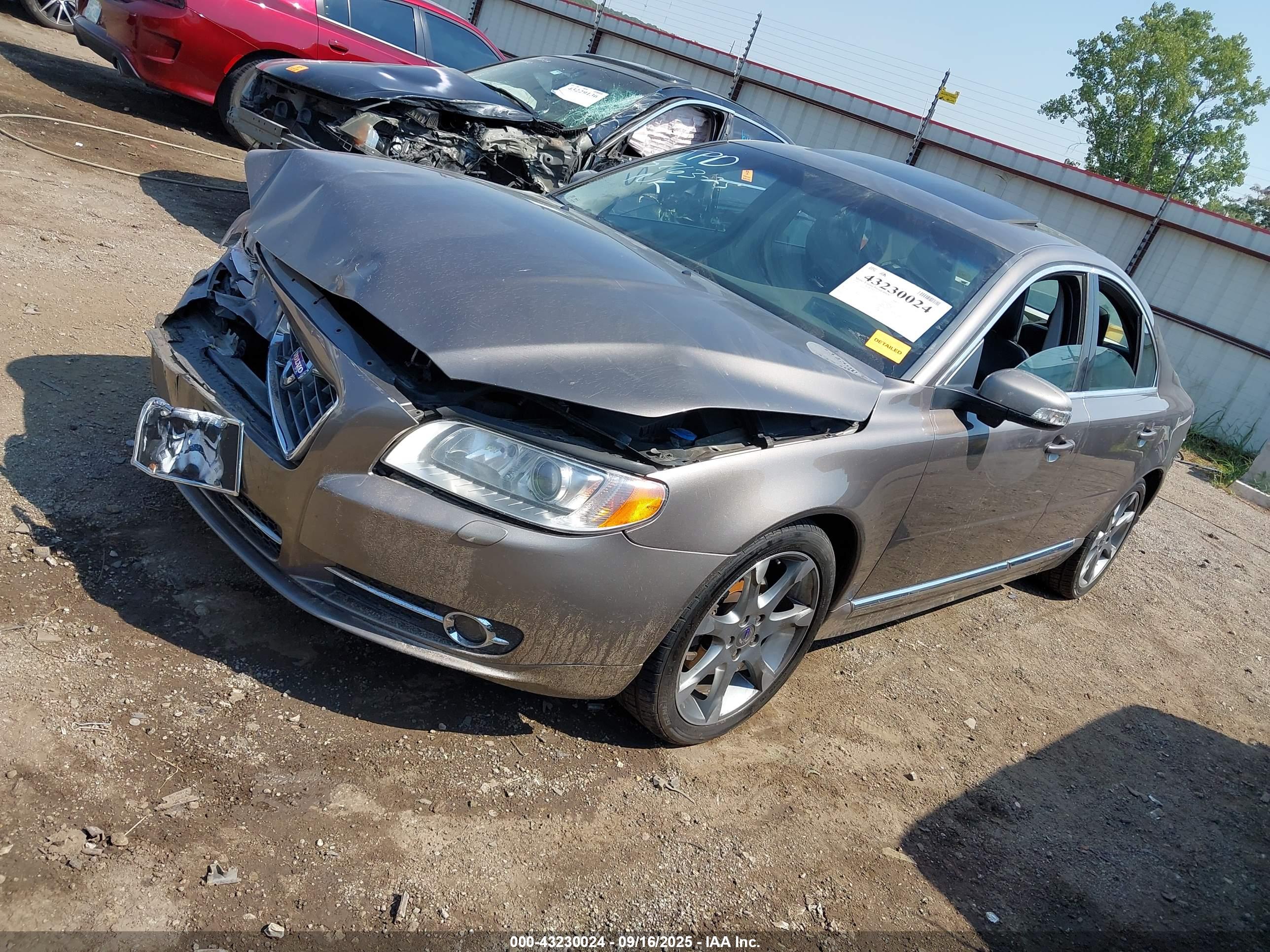VOLVO S80 image 2
