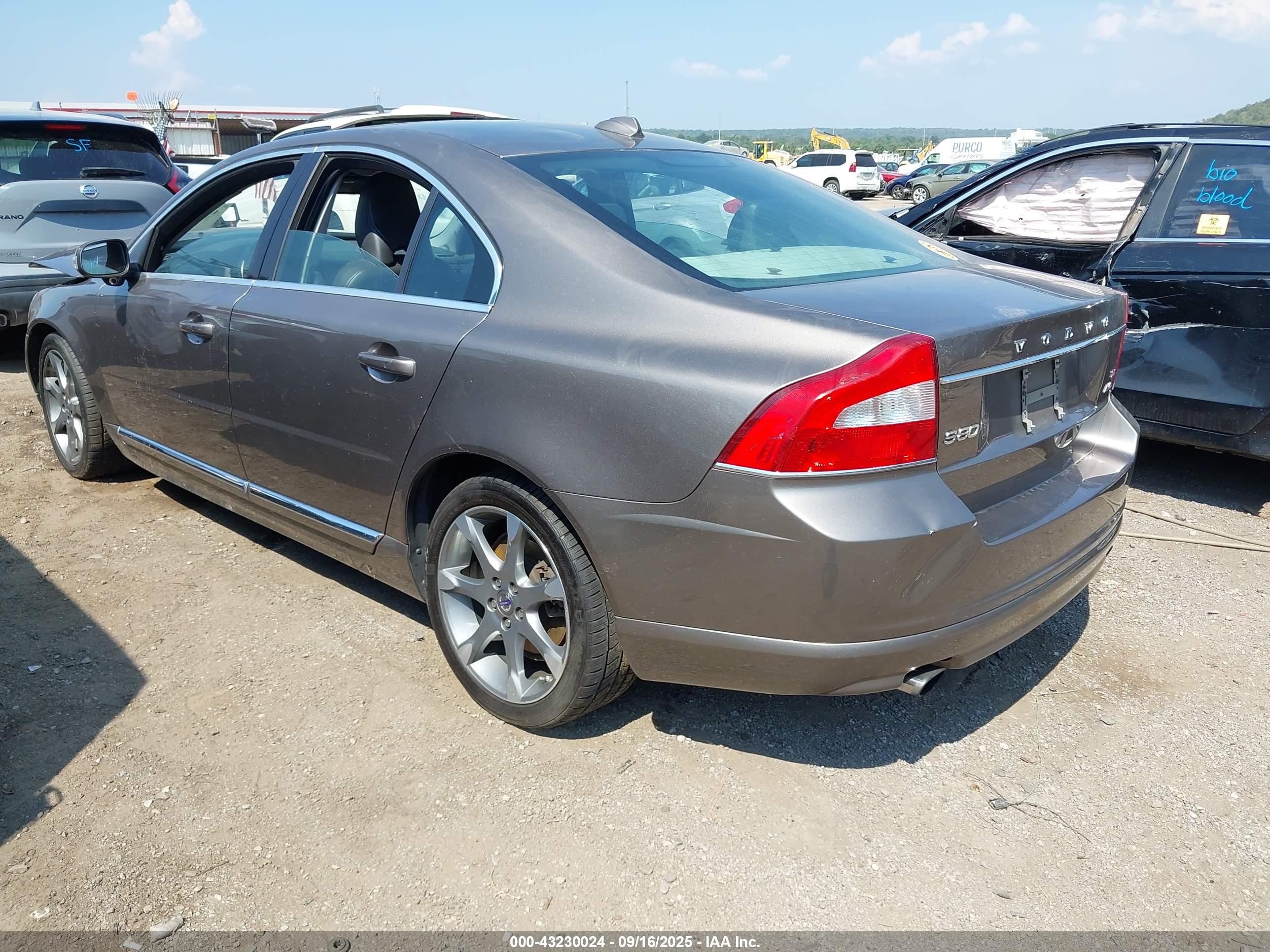 VOLVO S80 image 3