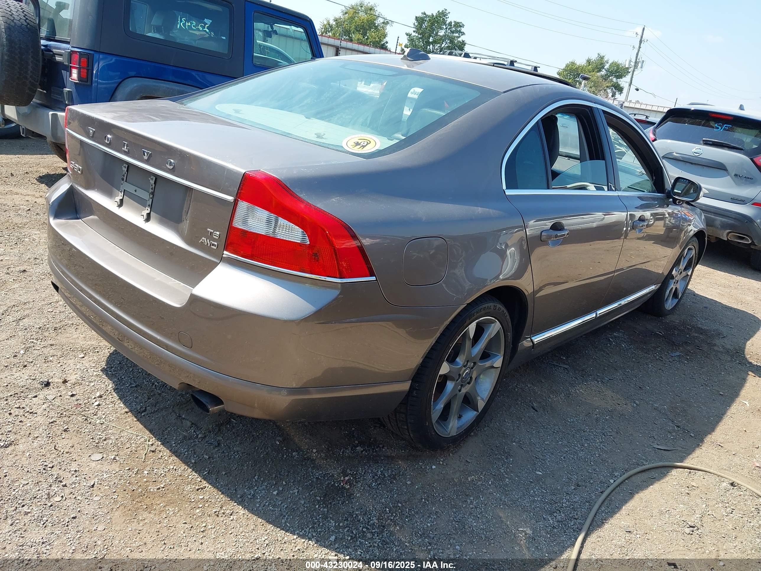 VOLVO S80 image 4