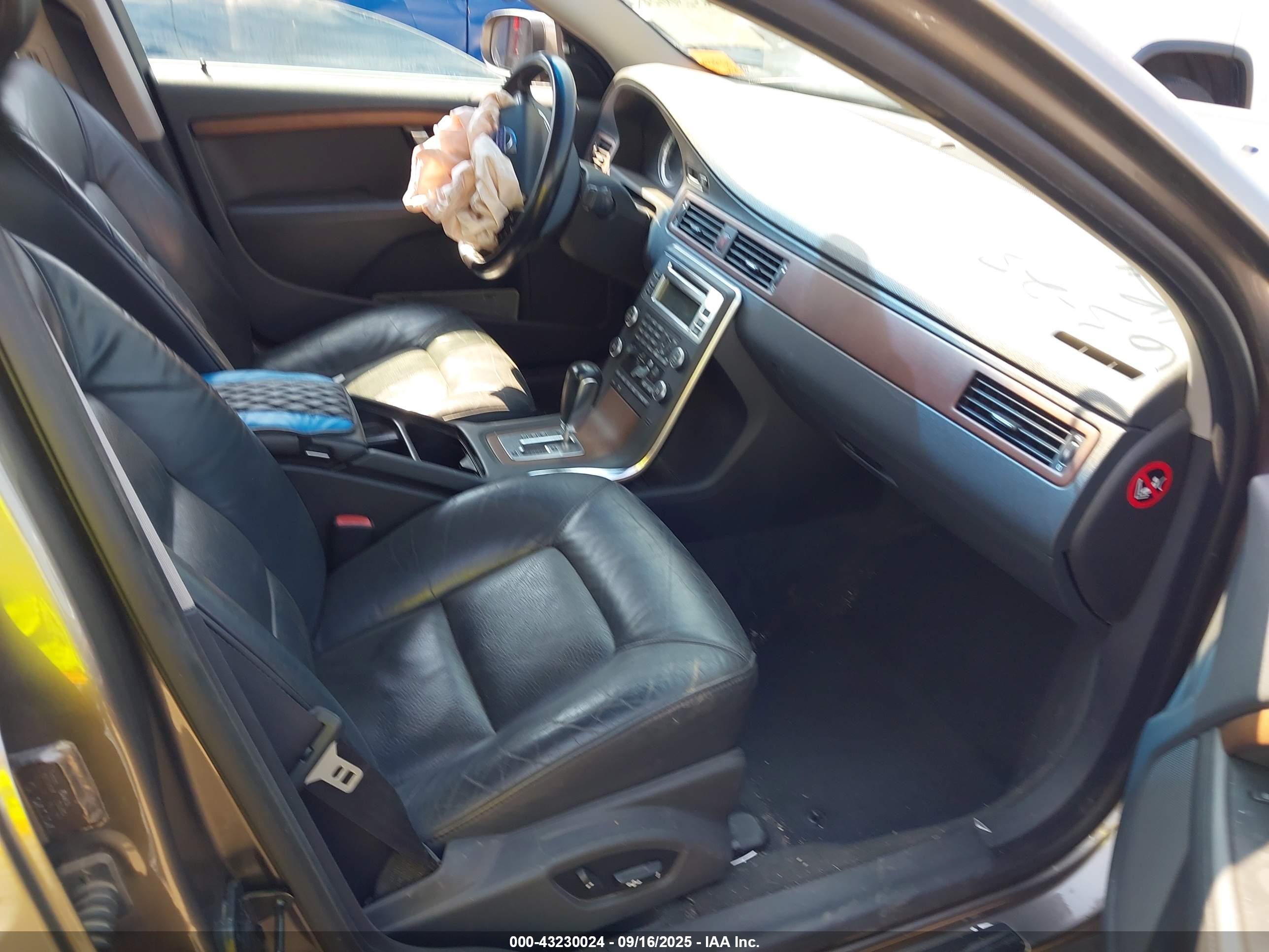 VOLVO S80 image 5