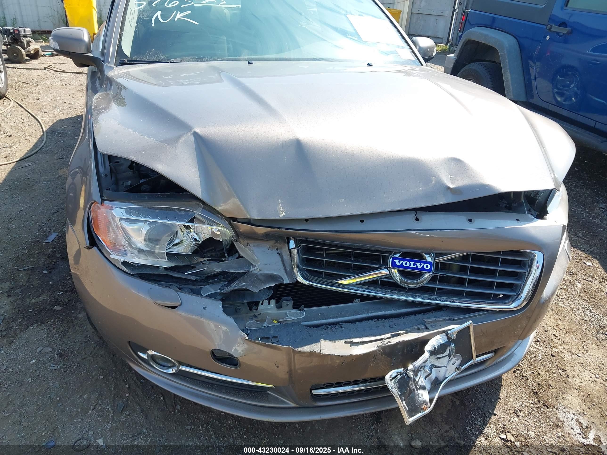 VOLVO S80 image 6