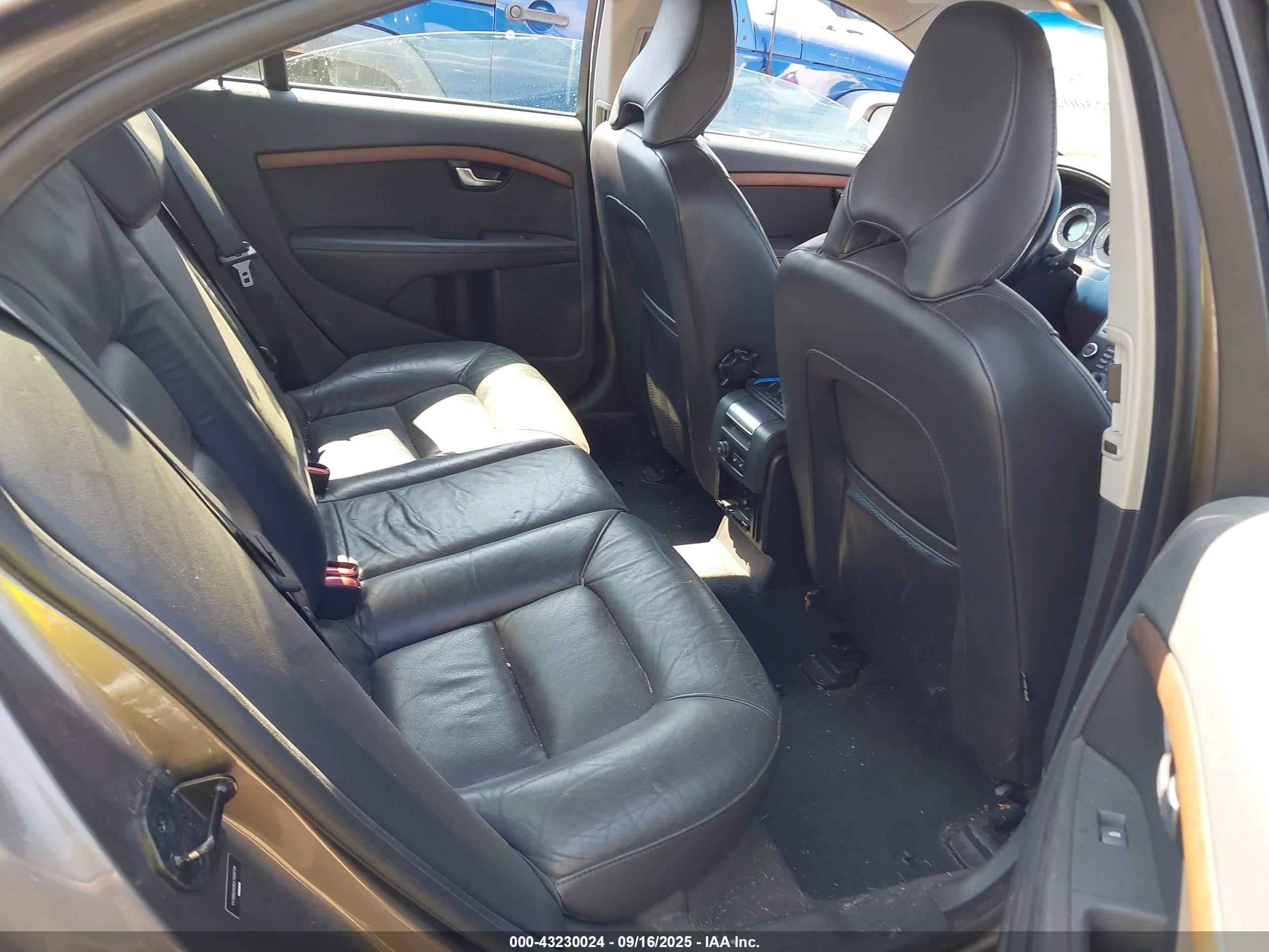 VOLVO S80 image 8