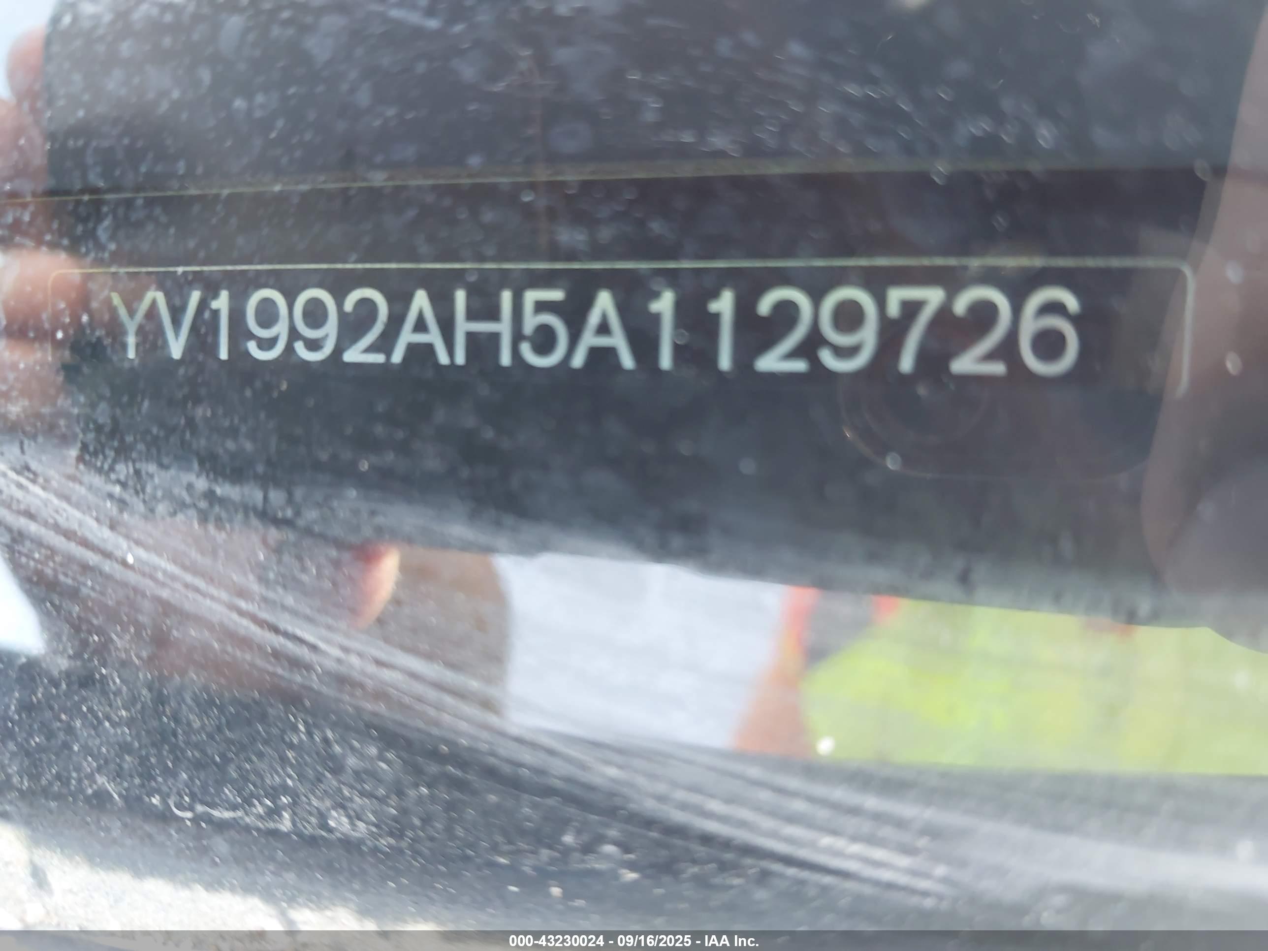 VOLVO S80 image 9