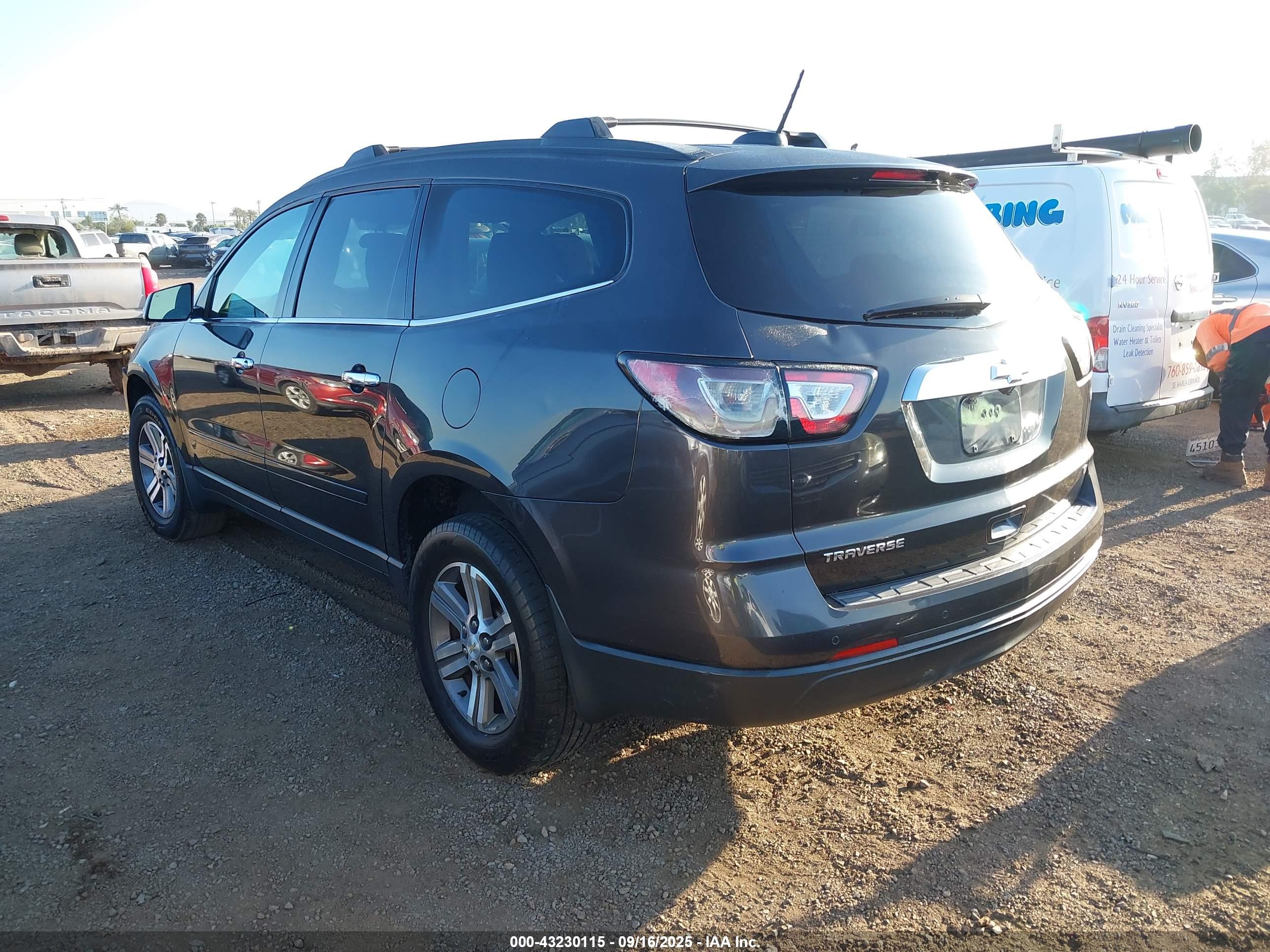 CHEVROLET TRAVERSE image 3