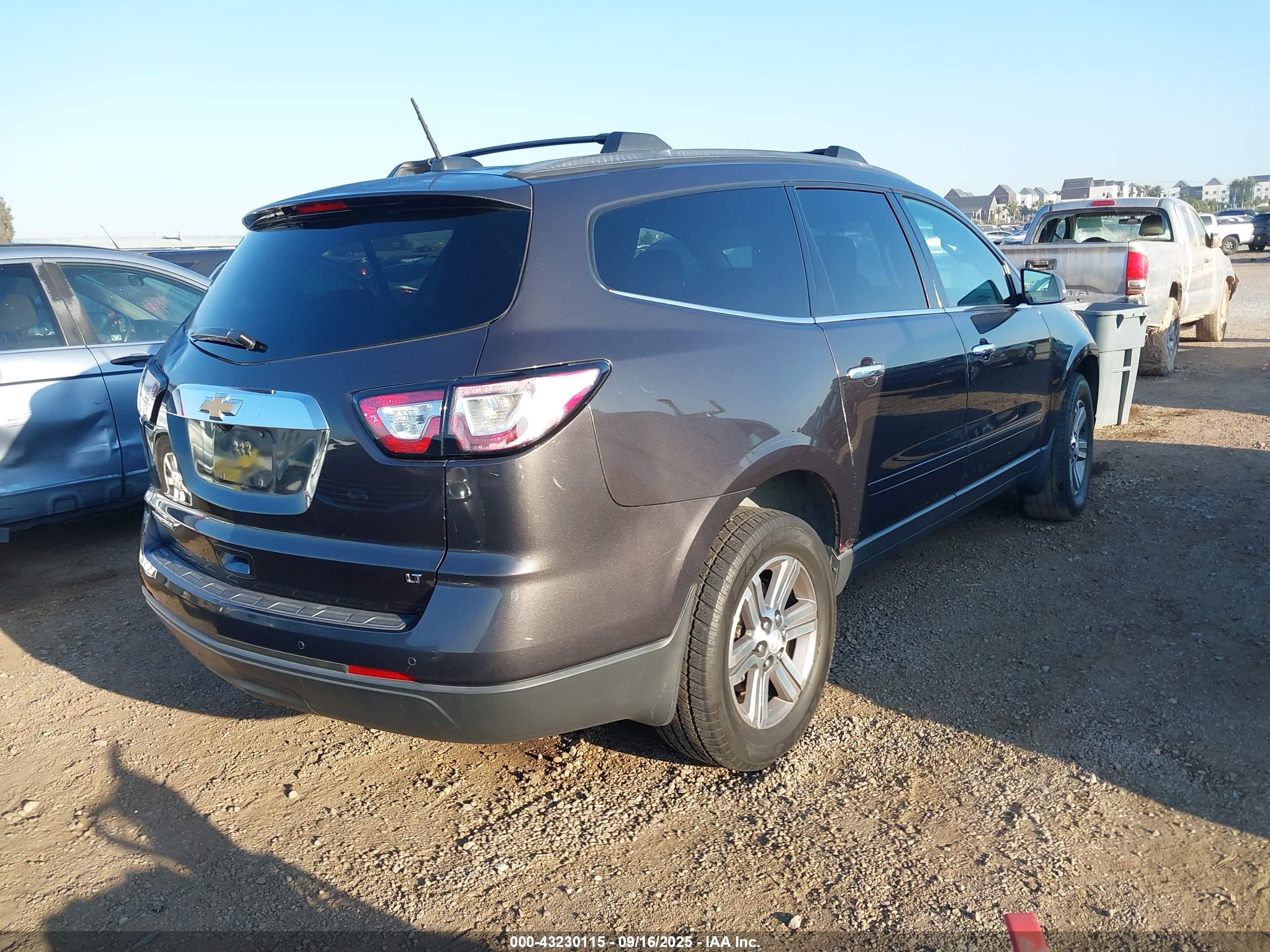 CHEVROLET TRAVERSE image 4