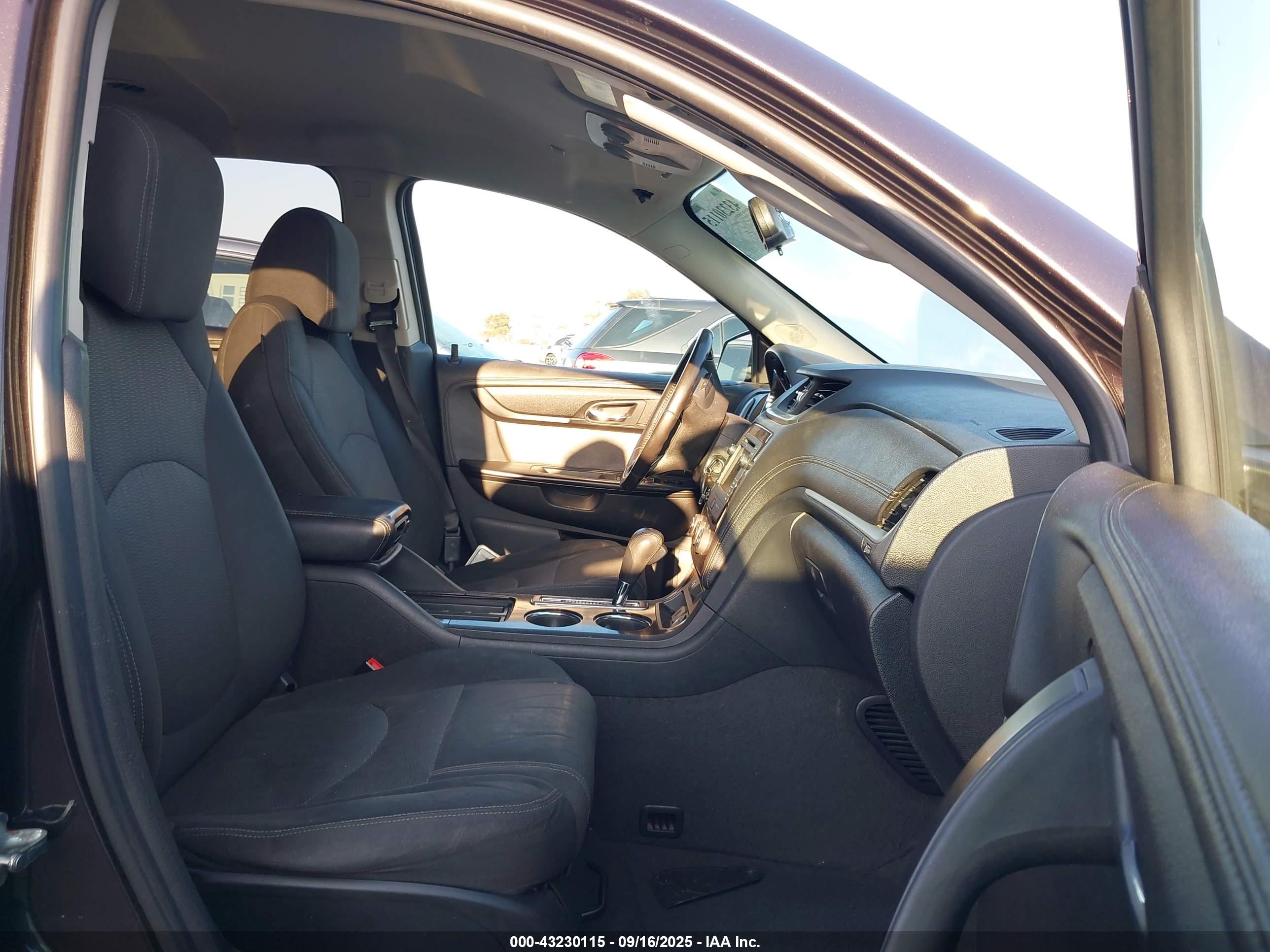 CHEVROLET TRAVERSE image 5