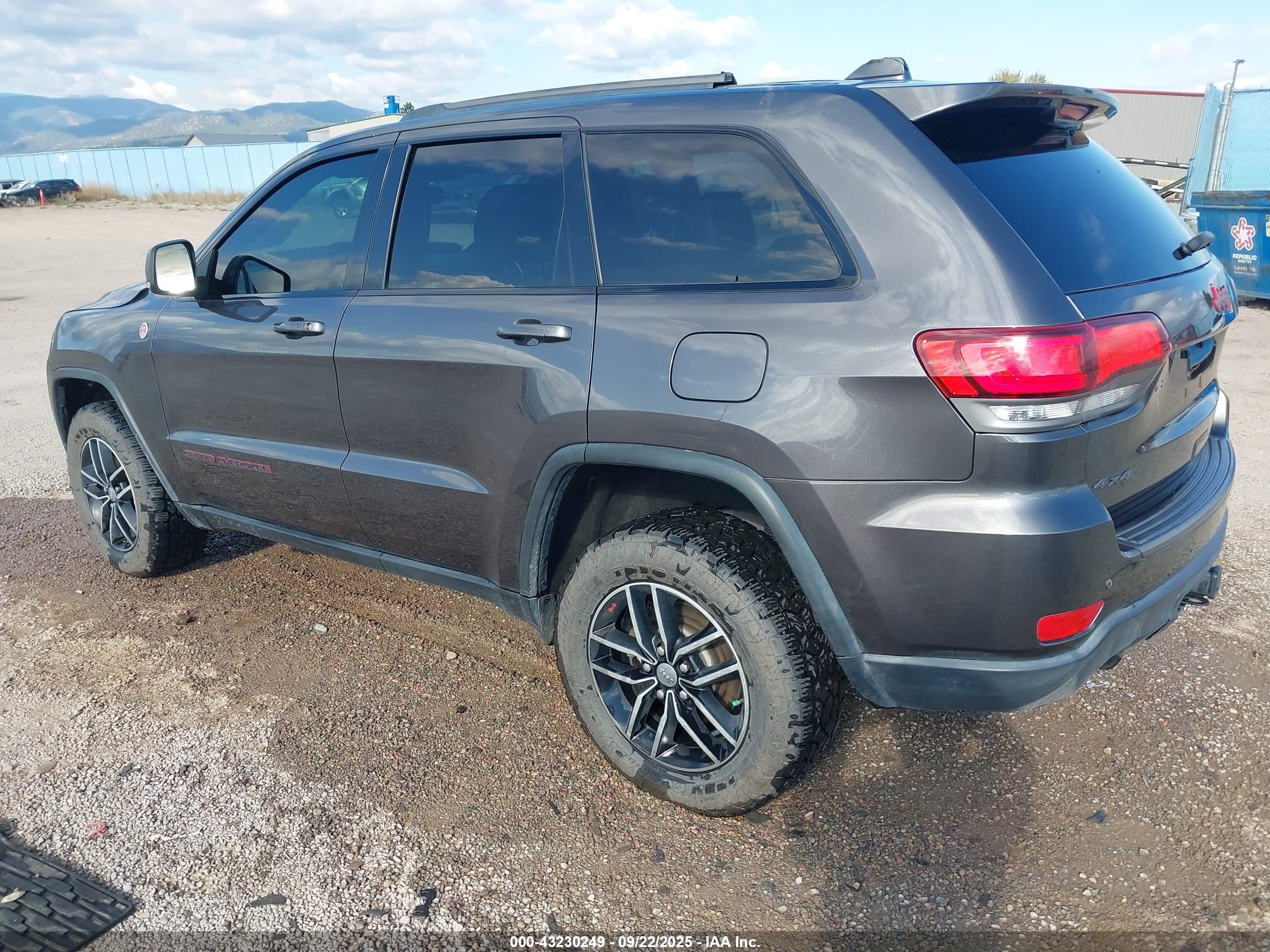 JEEP GRAND image 3