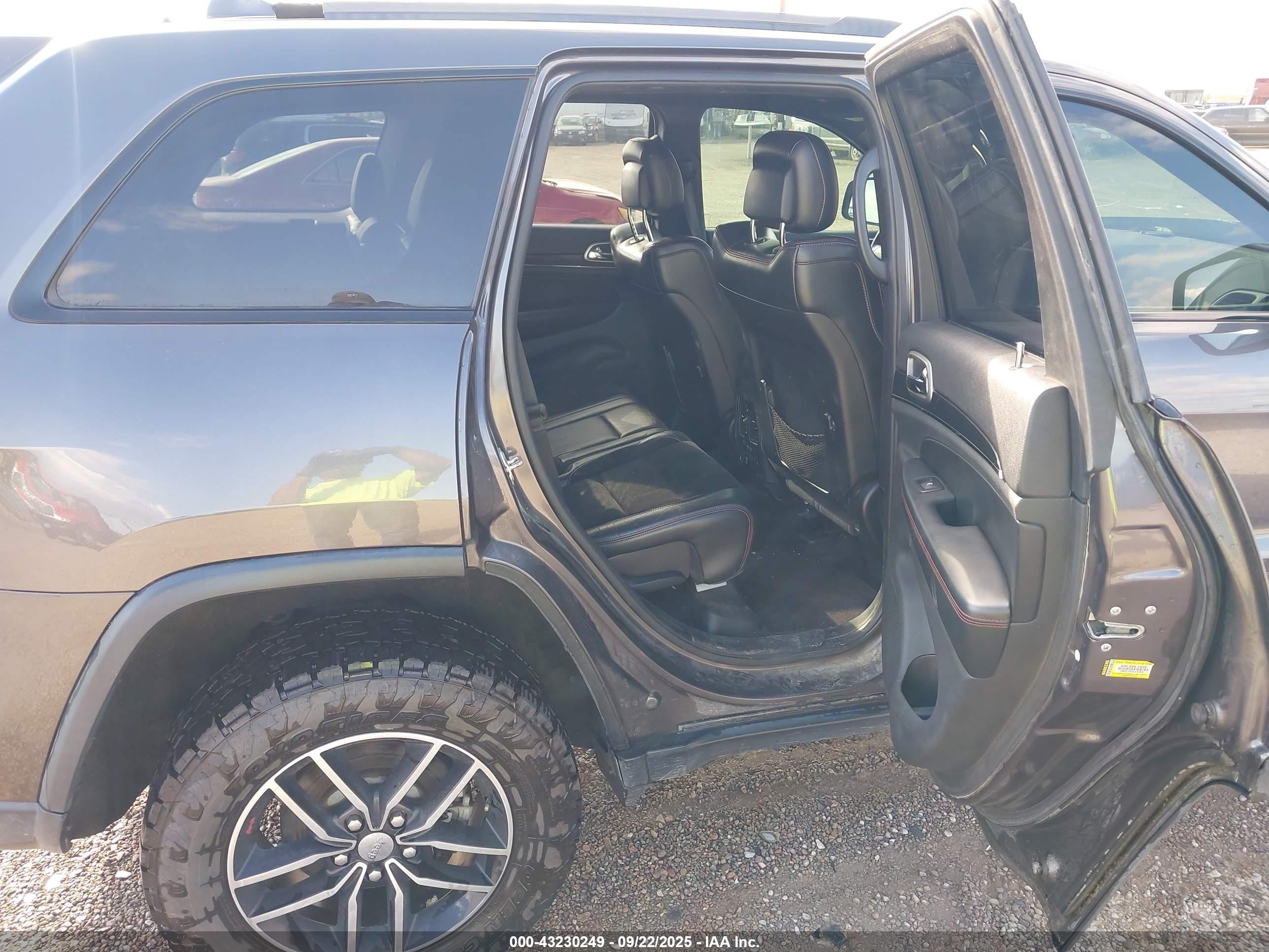 JEEP GRAND image 8