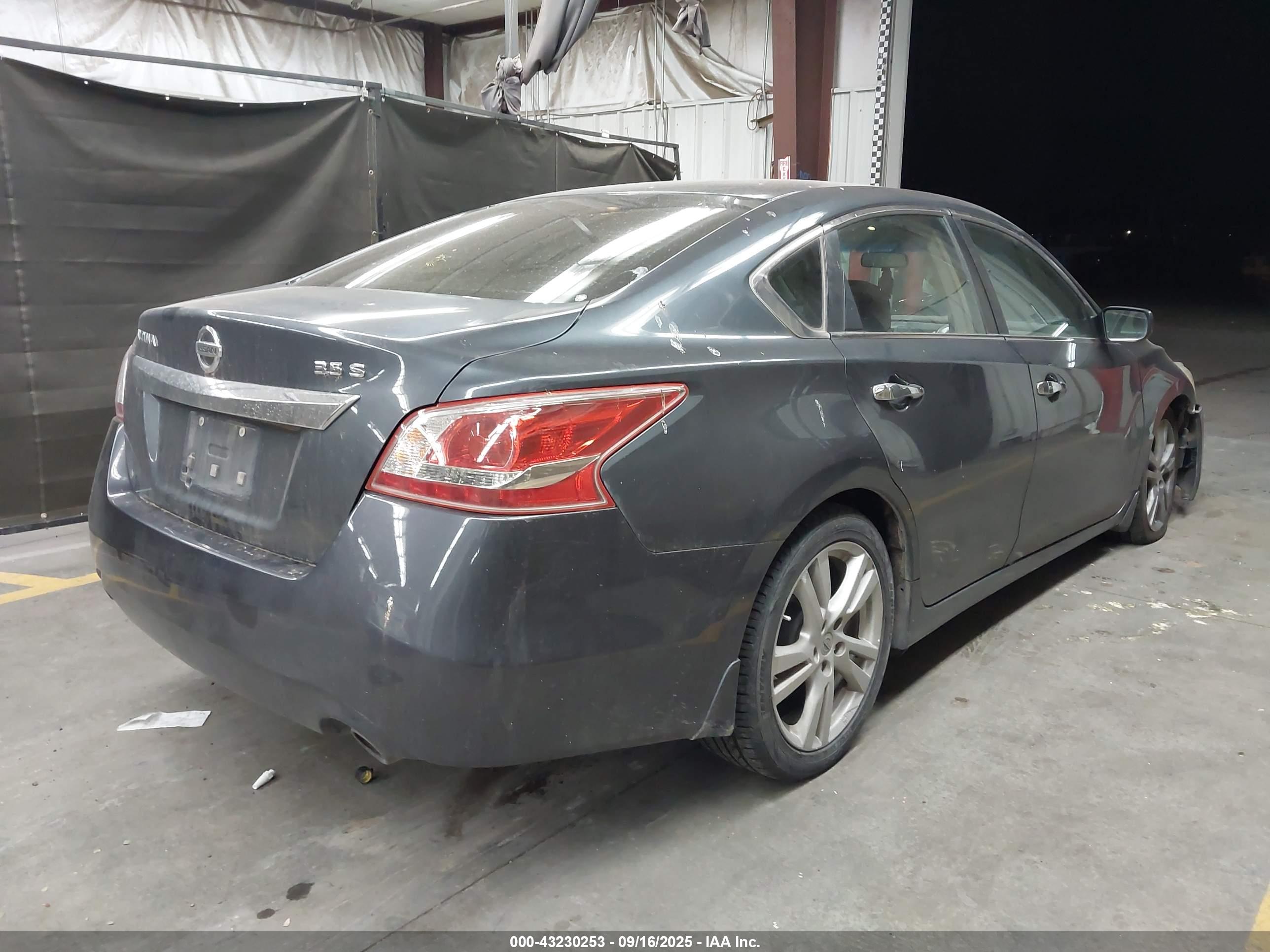 NISSAN ALTIMA image 4