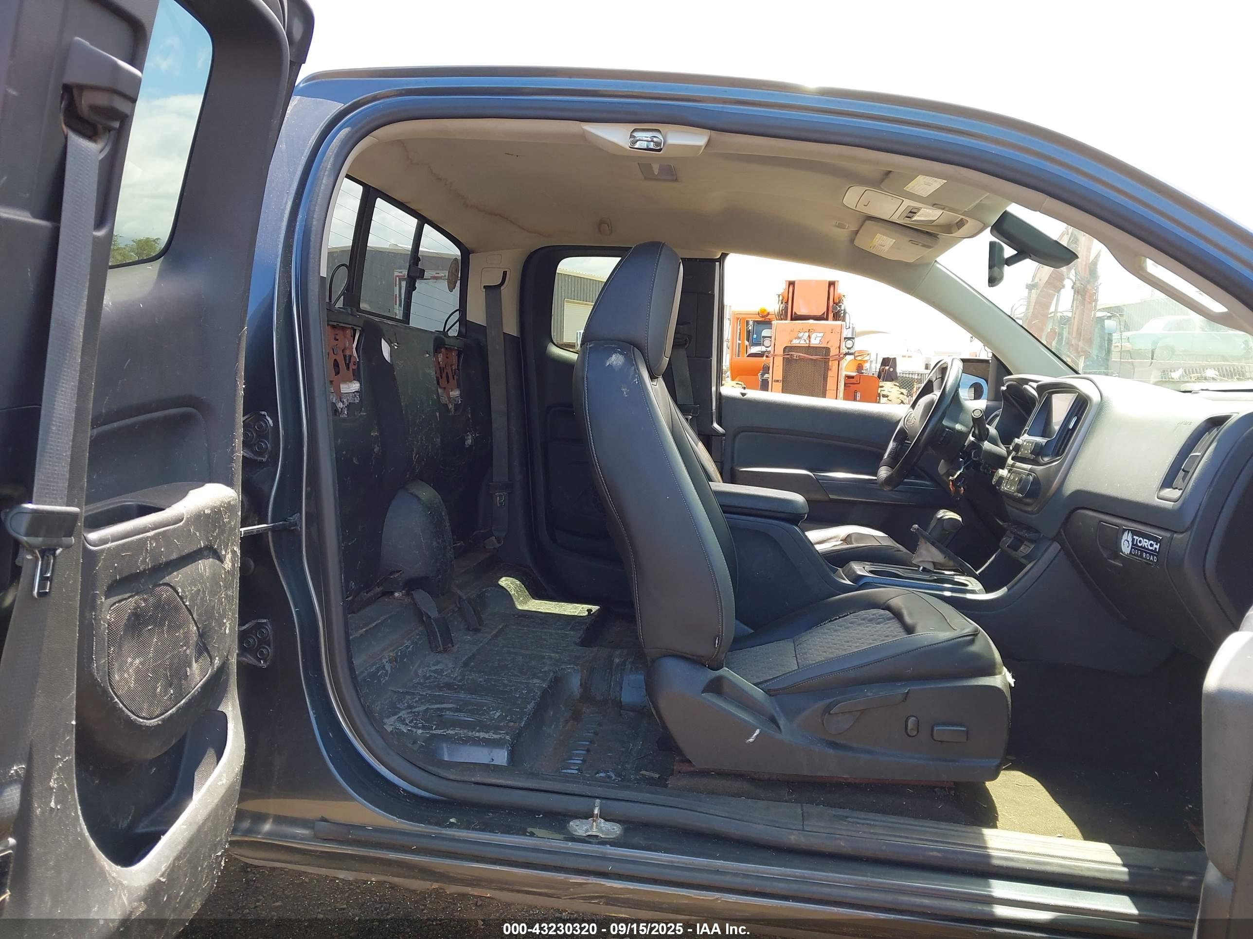 CHEVROLET COLORADO image 8