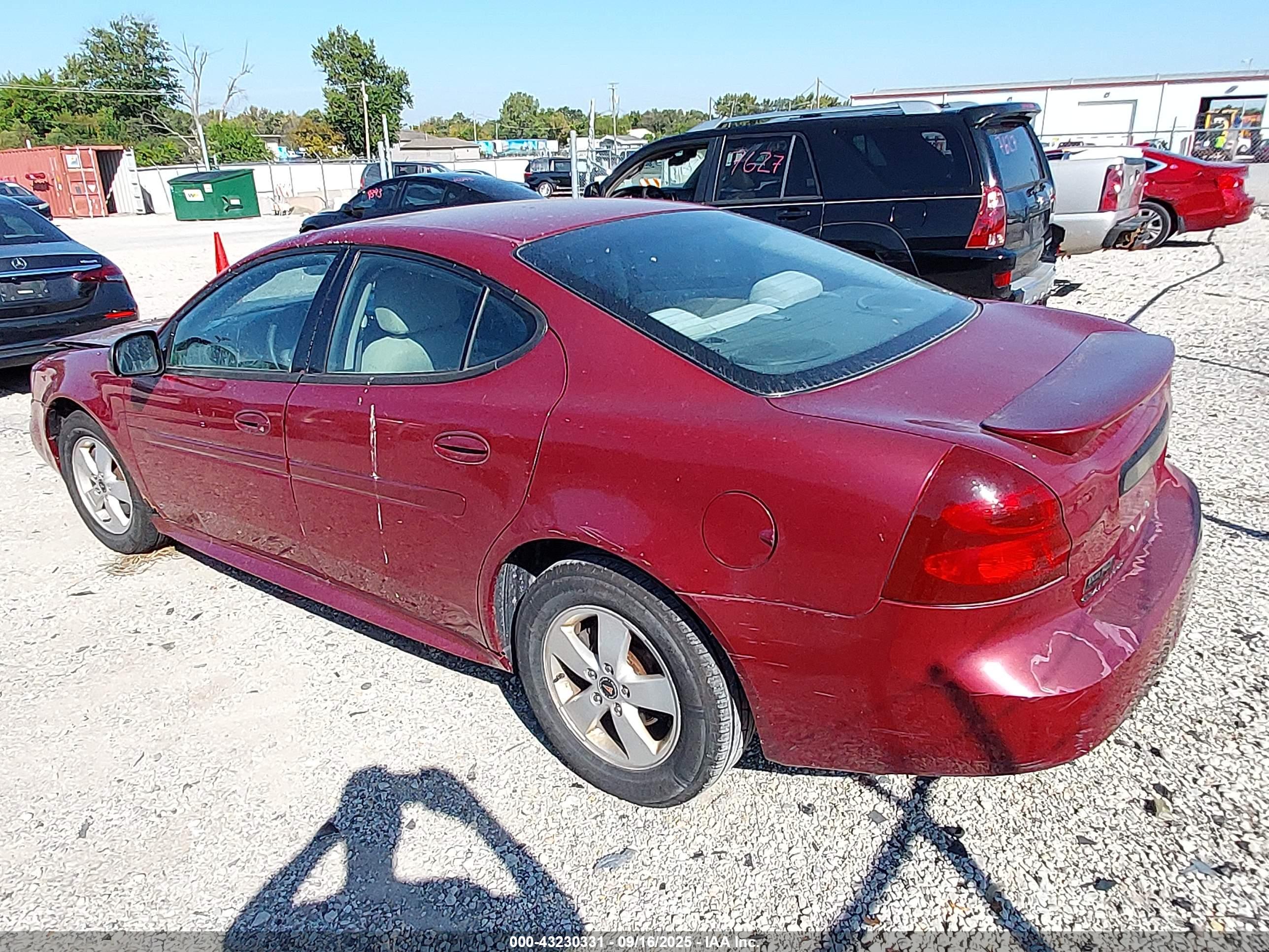 PONTIAC GRAND image 3