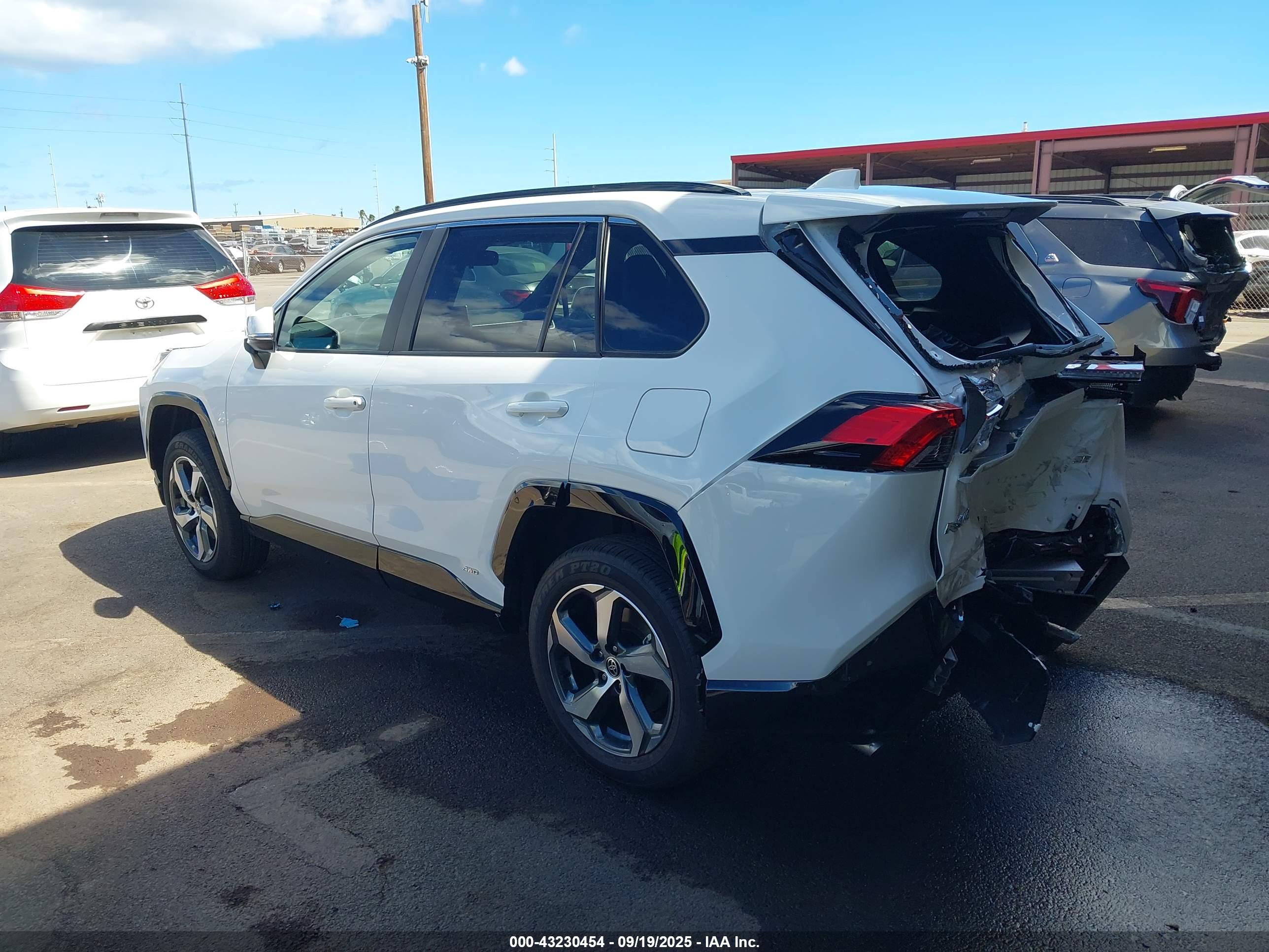 TOYOTA RAV4 image 3