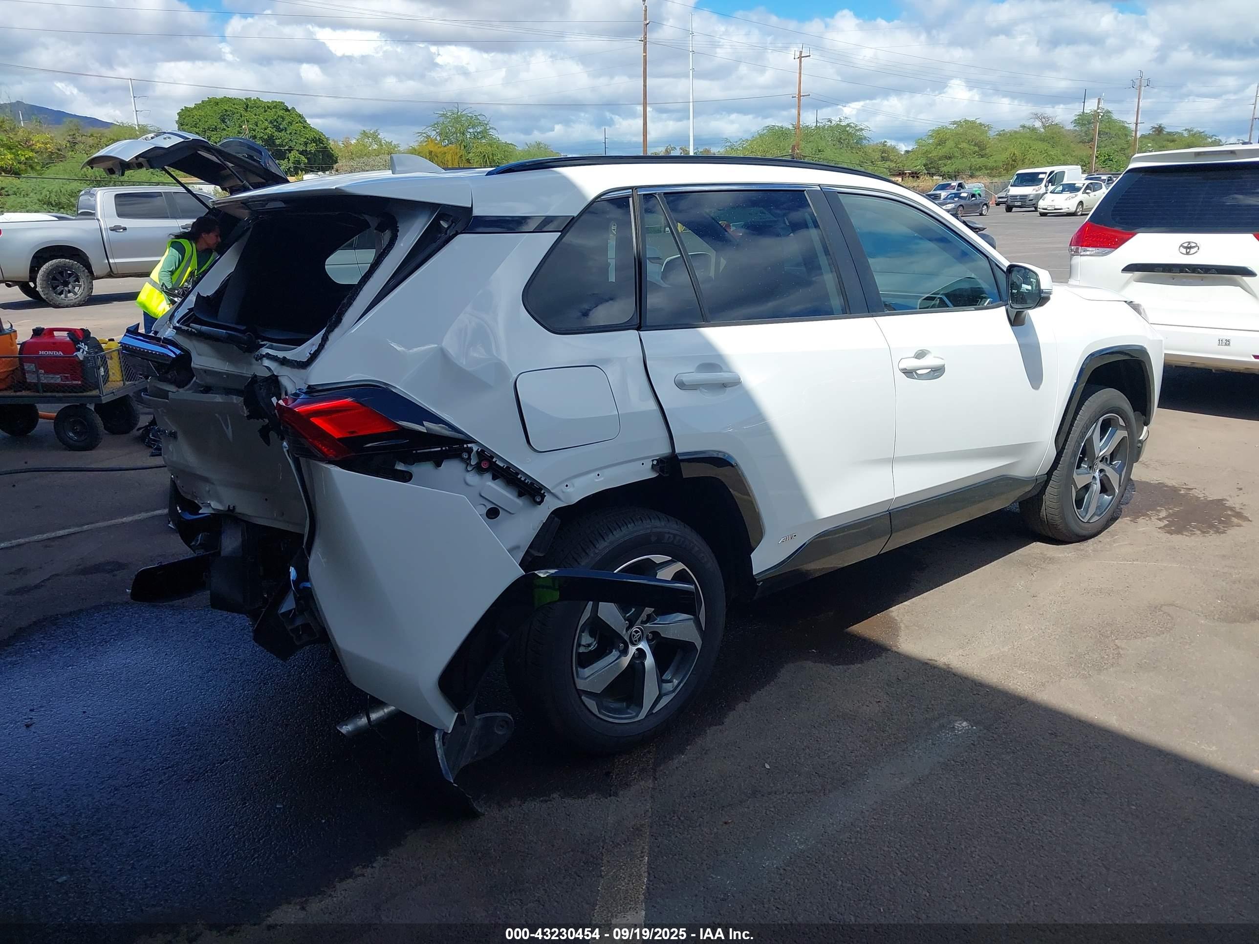 TOYOTA RAV4 image 4
