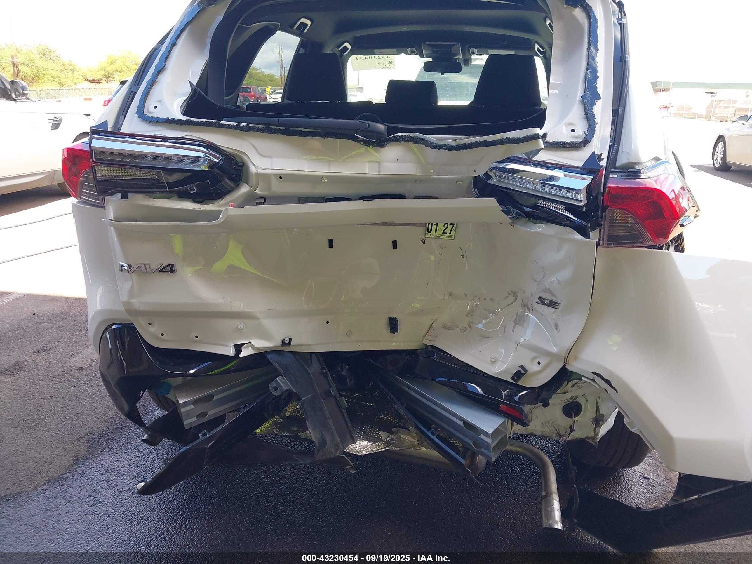 TOYOTA RAV4 image 6