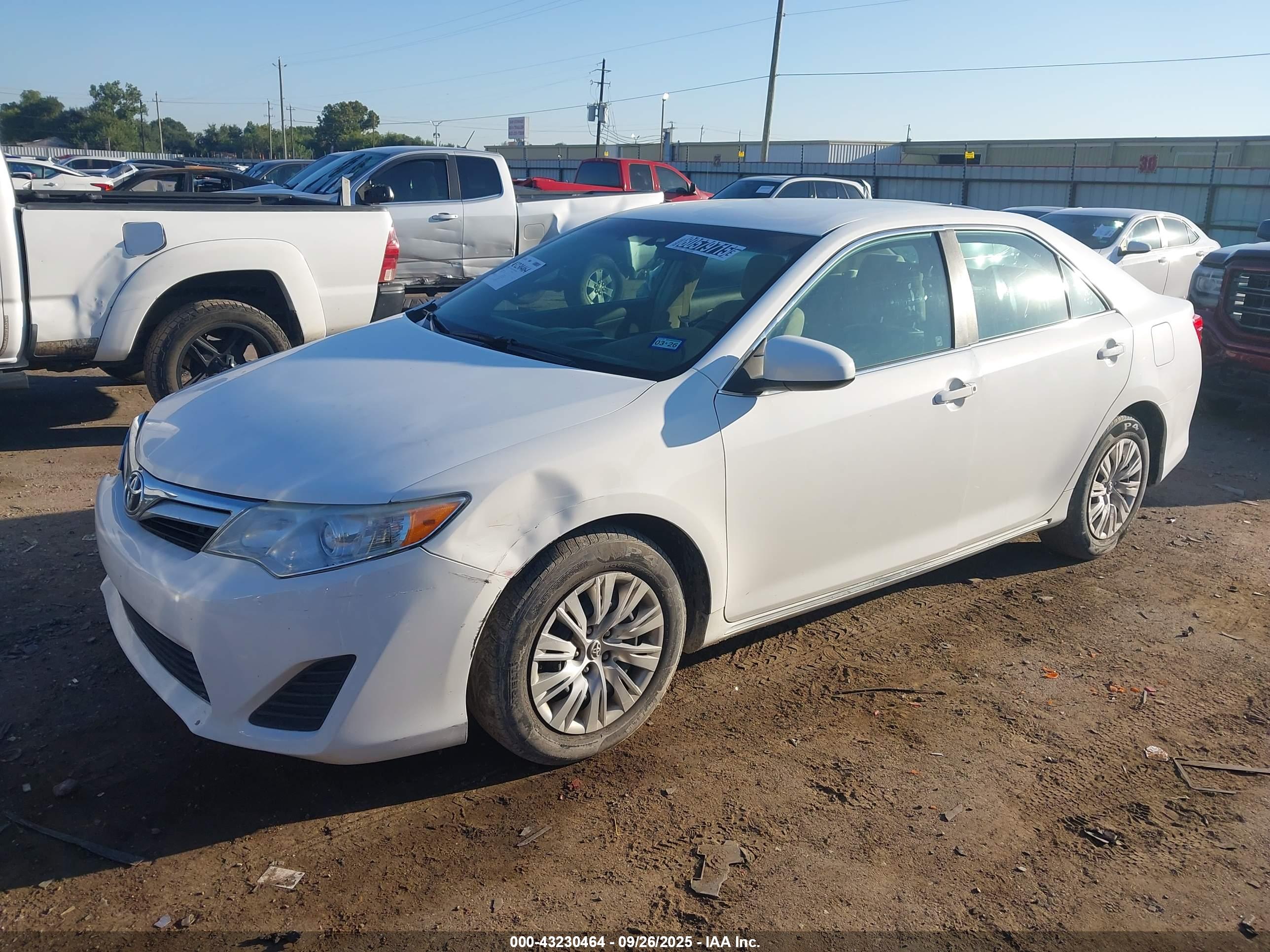 TOYOTA CAMRY image 2