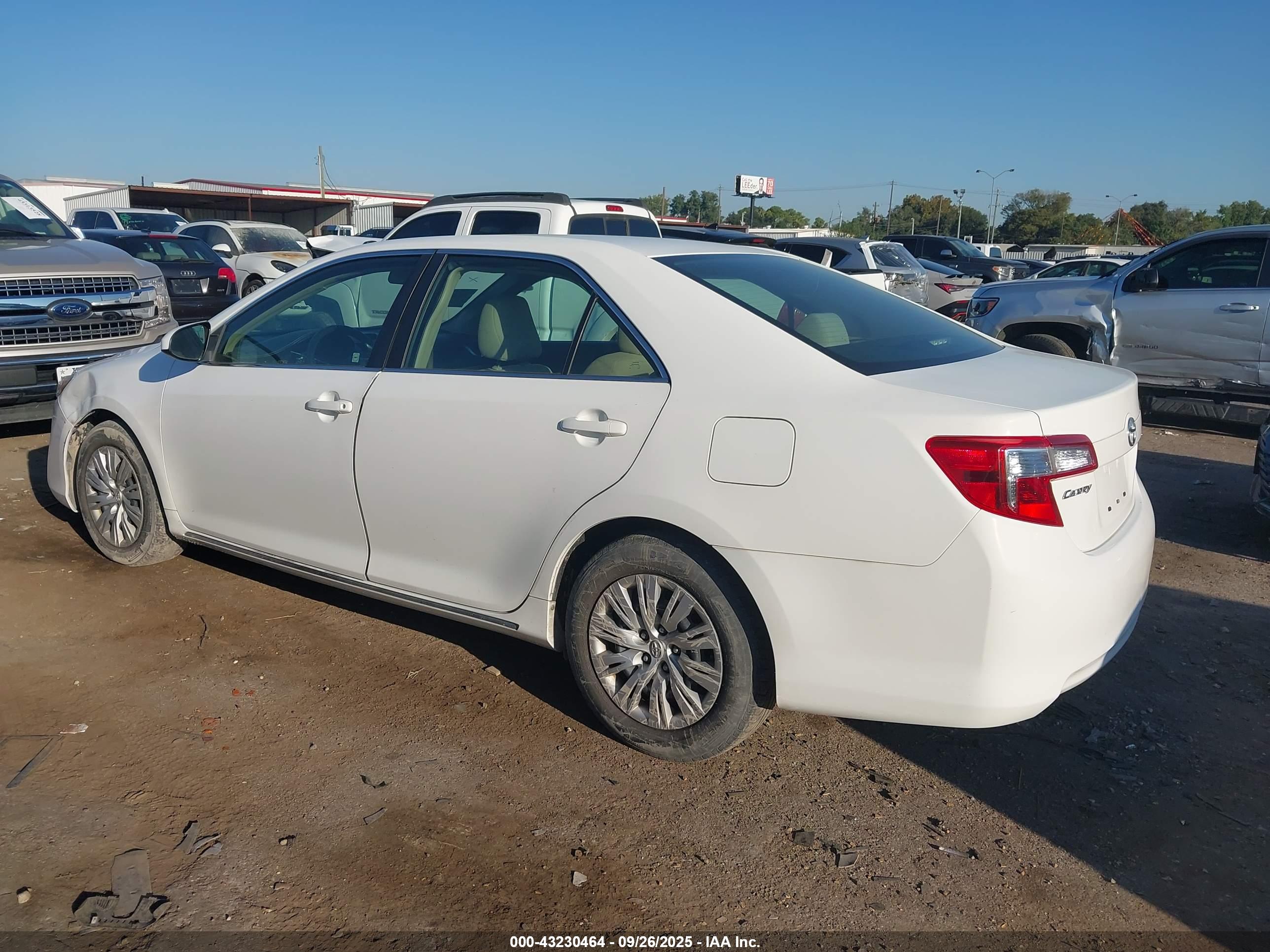 TOYOTA CAMRY image 3