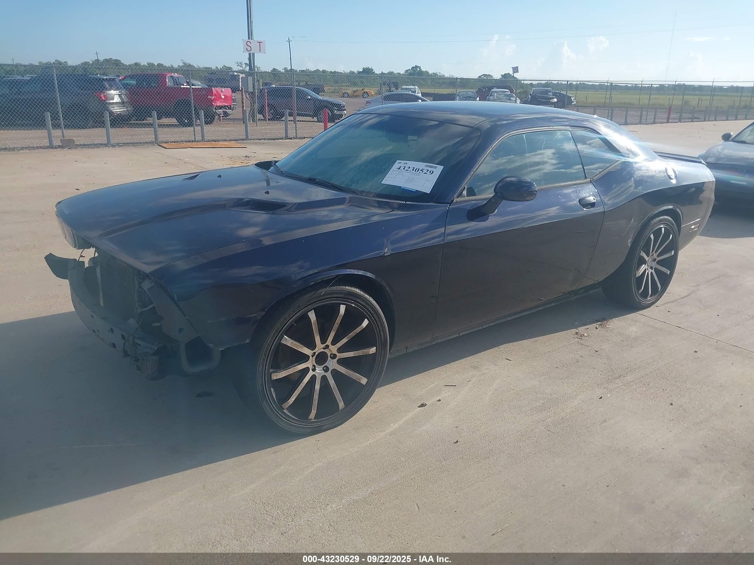 DODGE CHALLENGER image 2