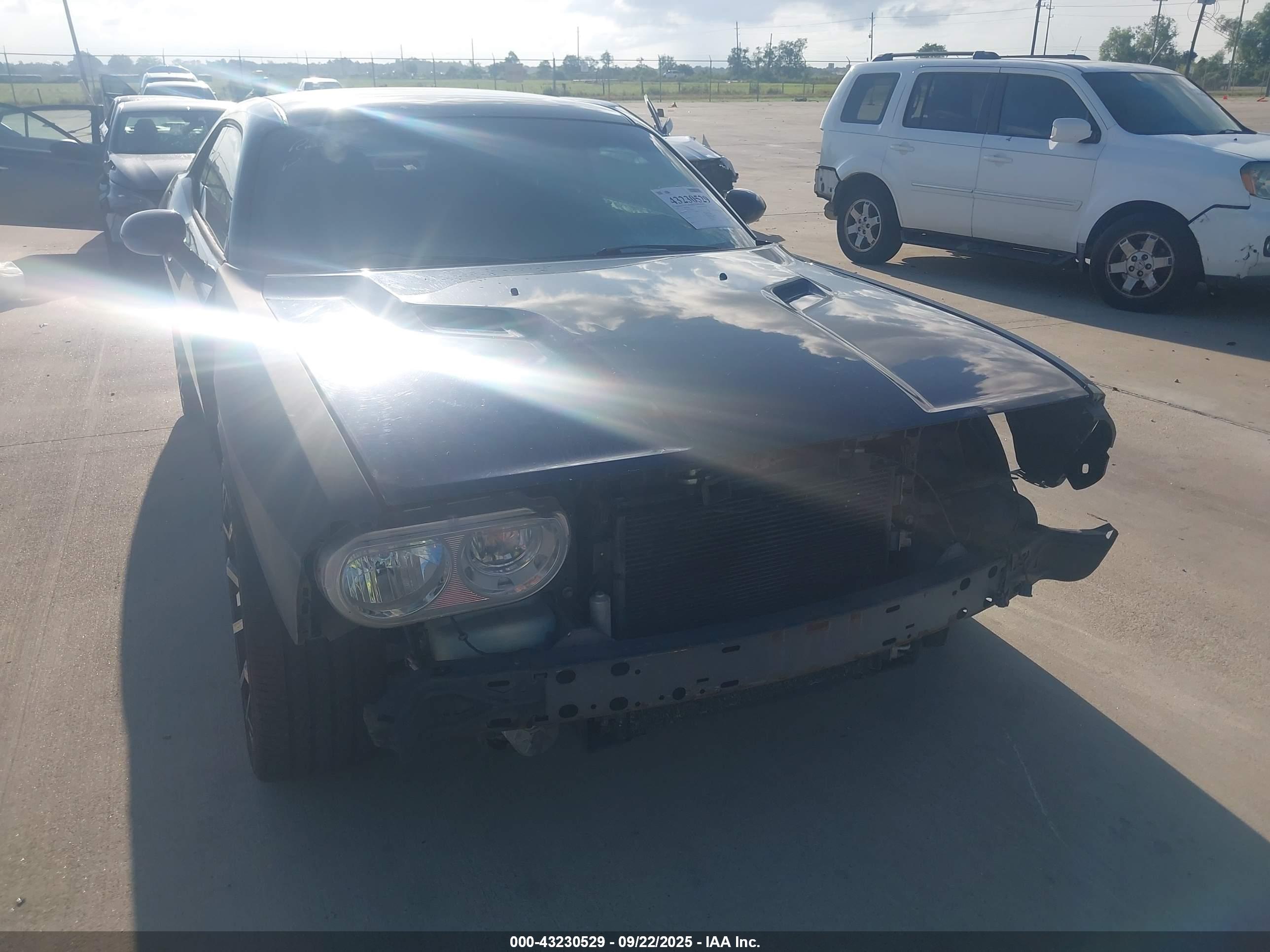 DODGE CHALLENGER image 6