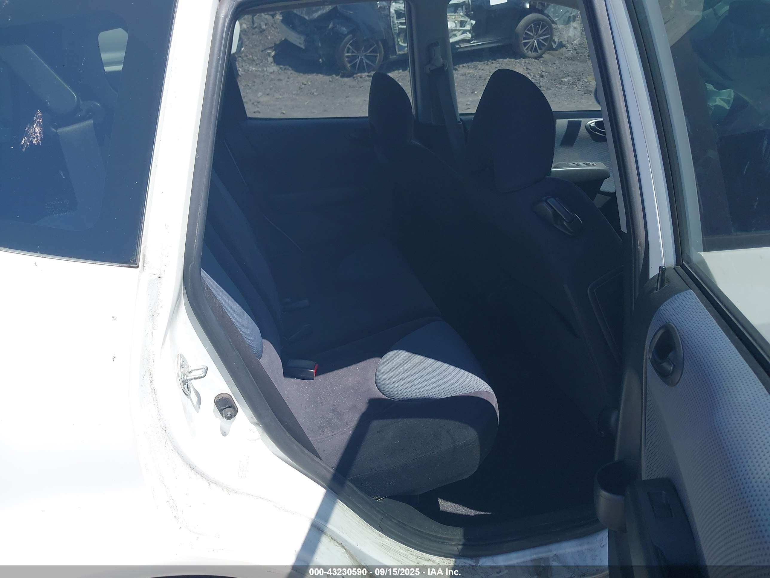 HONDA FIT image 8