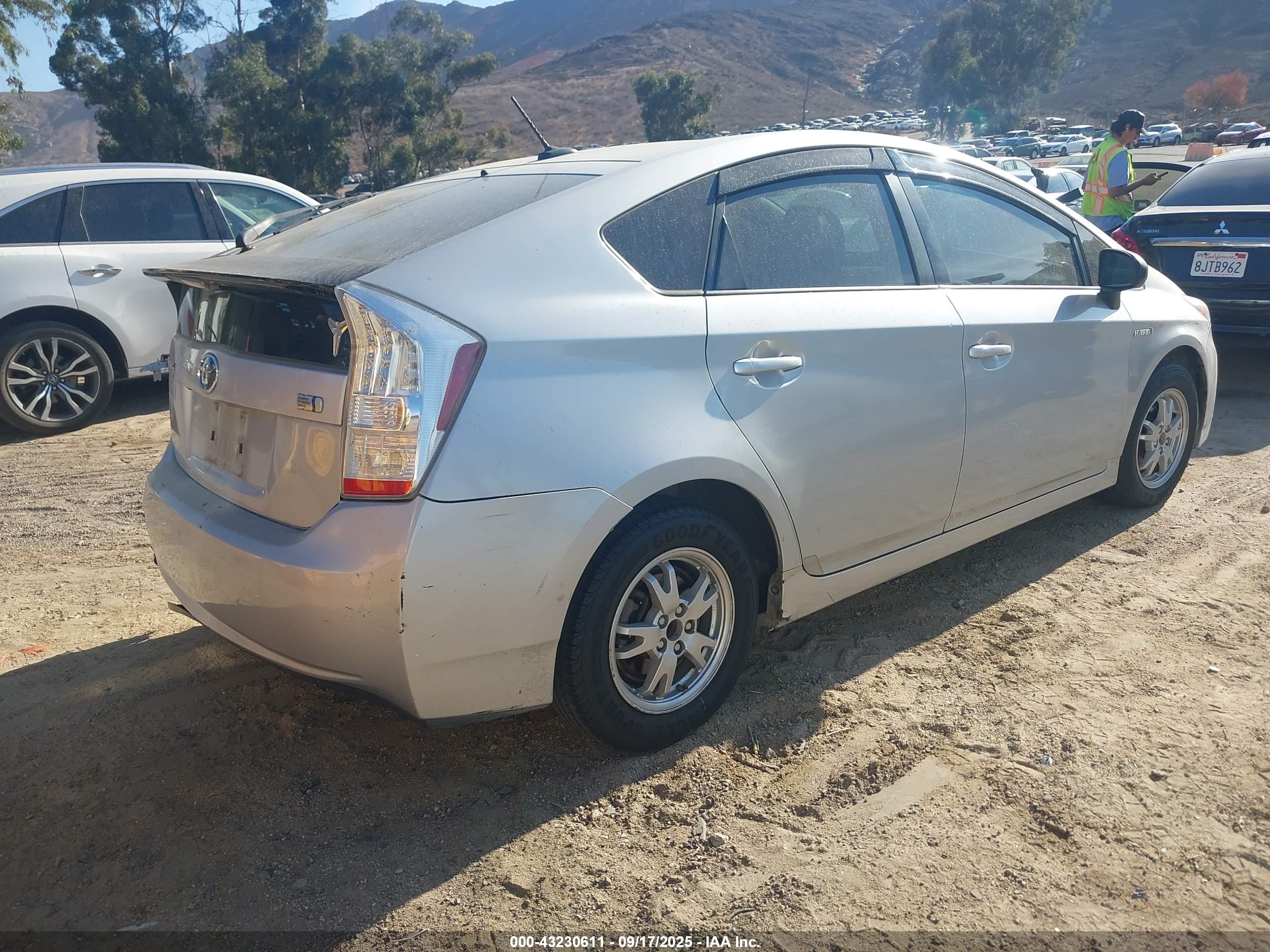 TOYOTA PRIUS image 4
