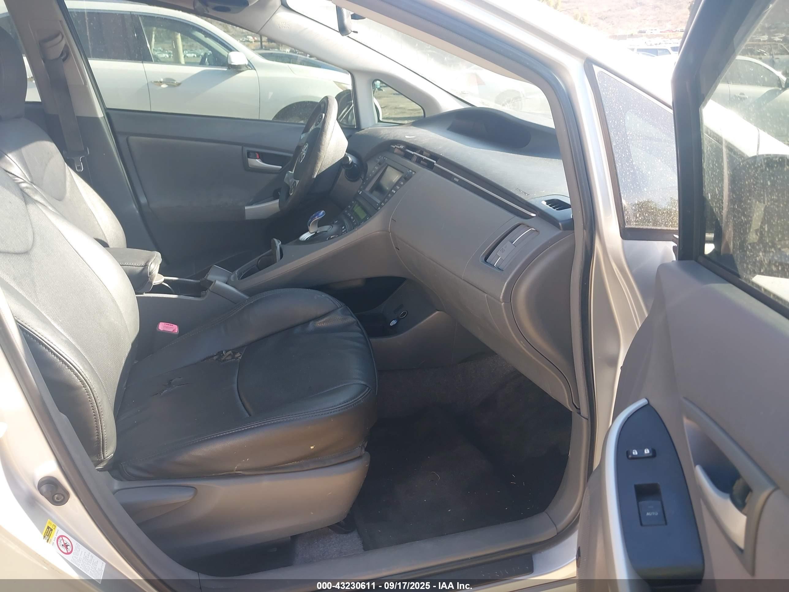 TOYOTA PRIUS image 5