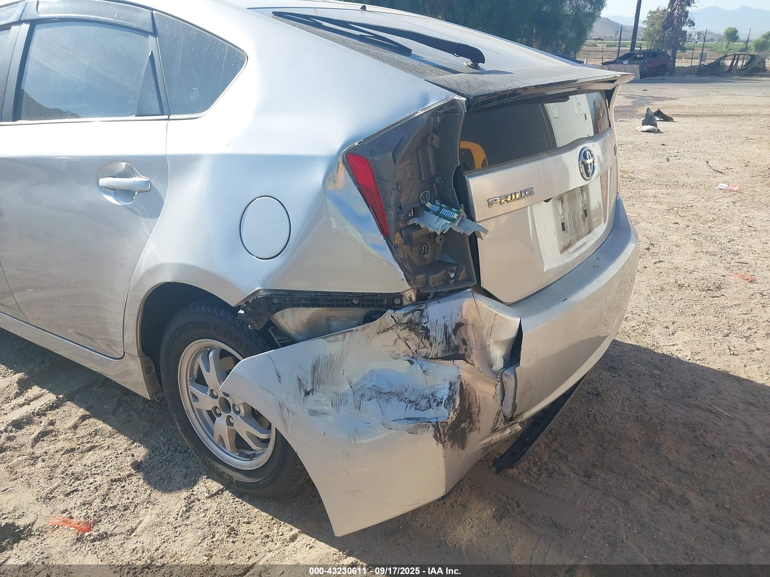 TOYOTA PRIUS image 6