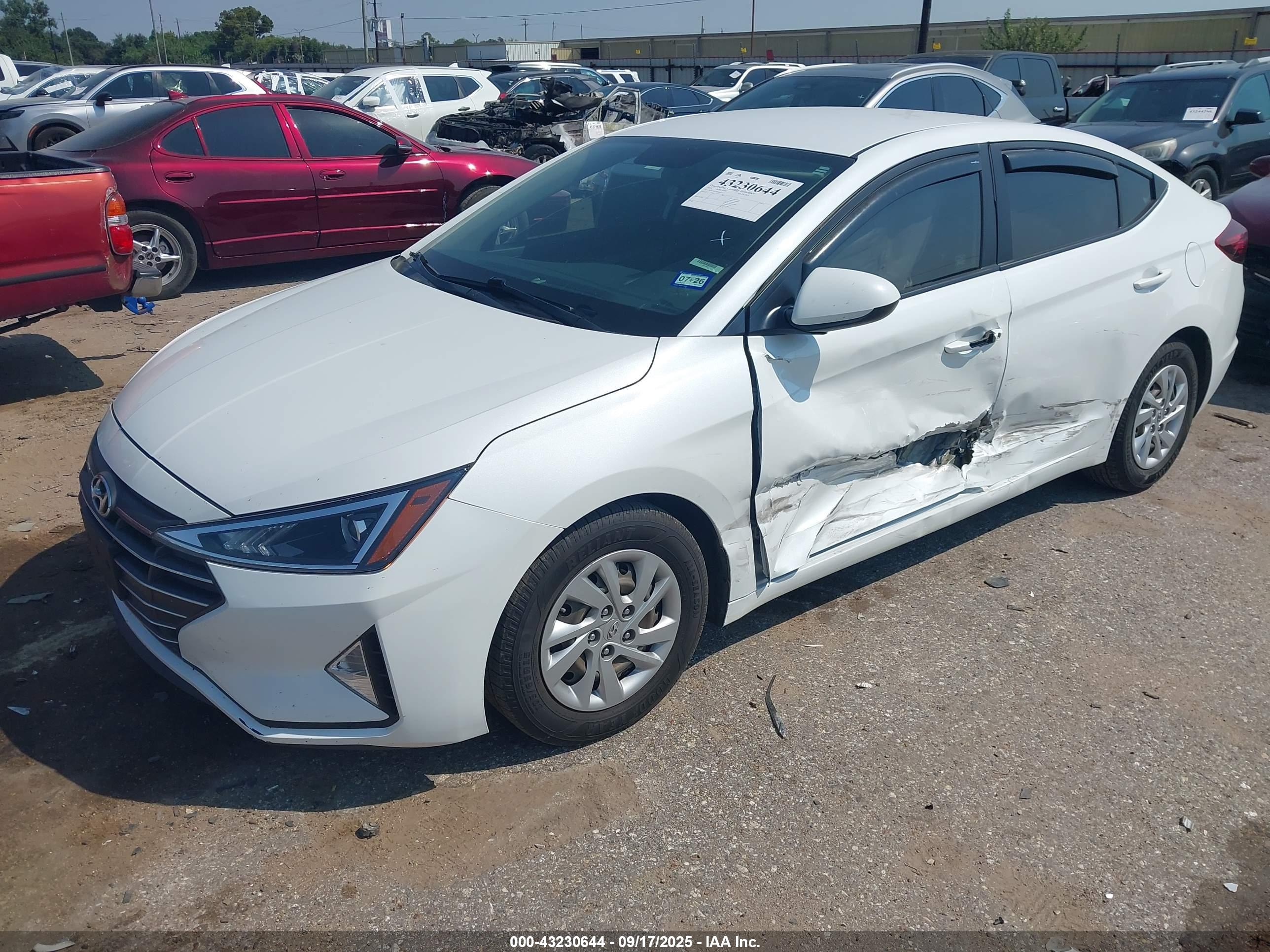 HYUNDAI ELANTRA image 2