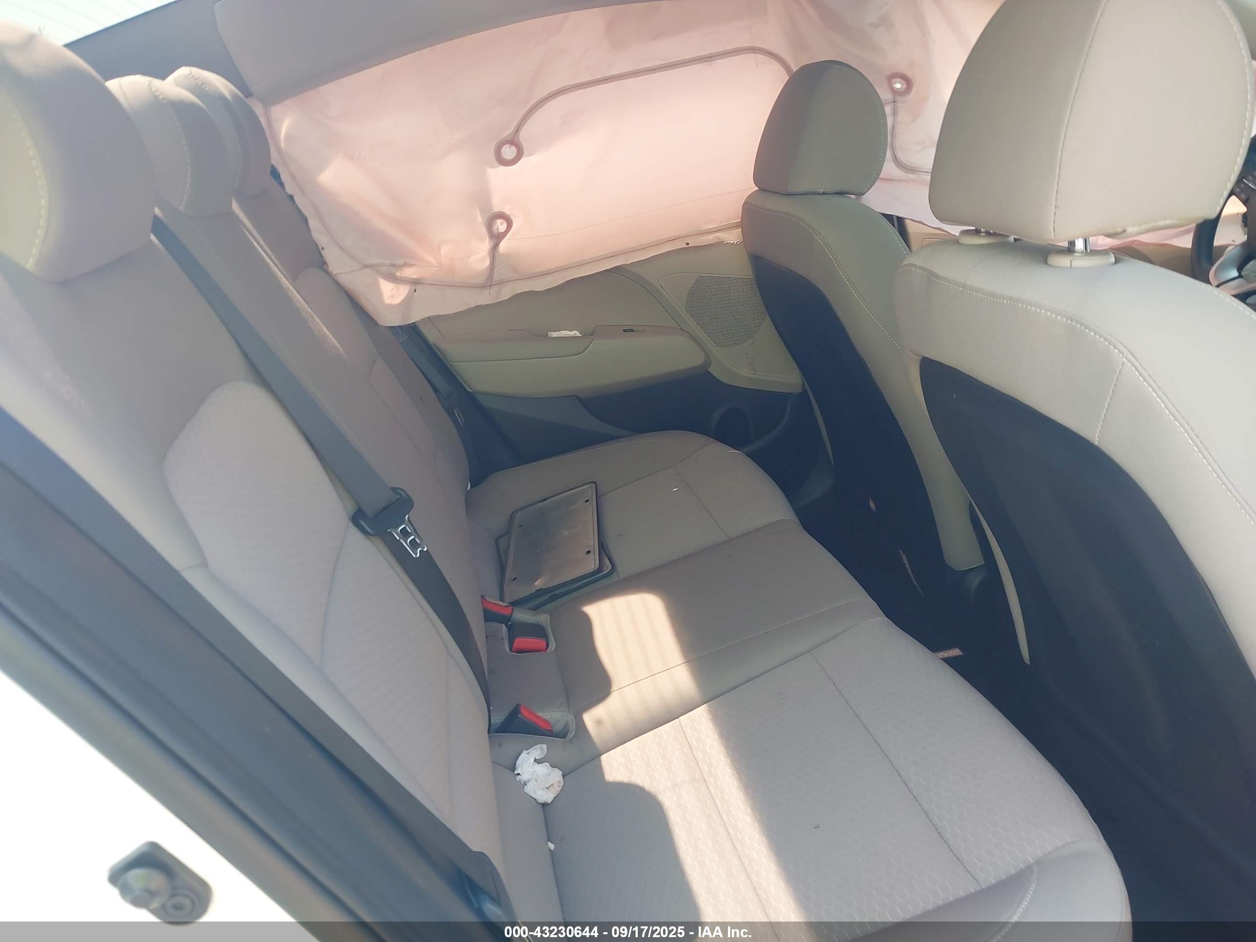 HYUNDAI ELANTRA image 8