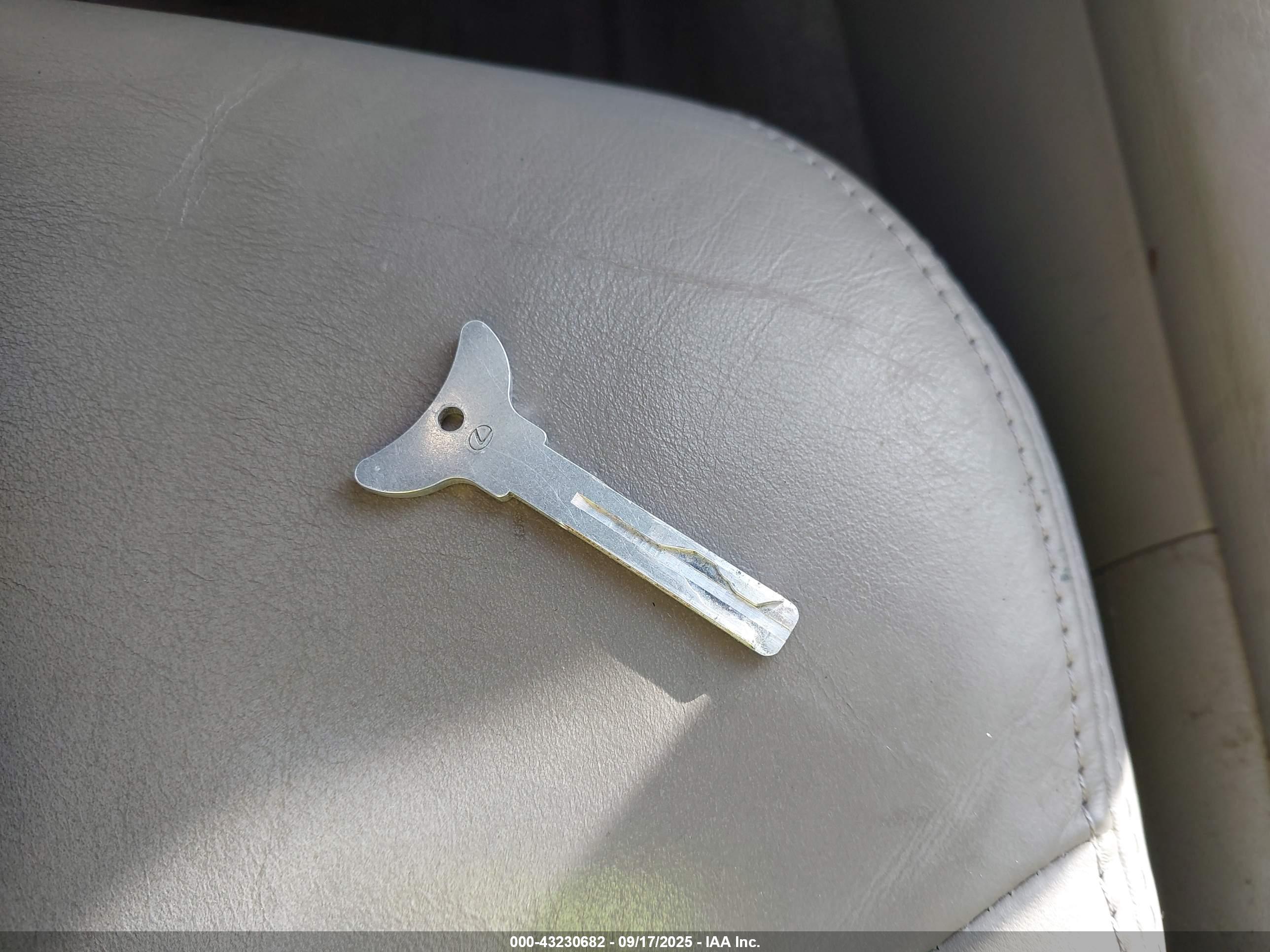 LEXUS ES image 11