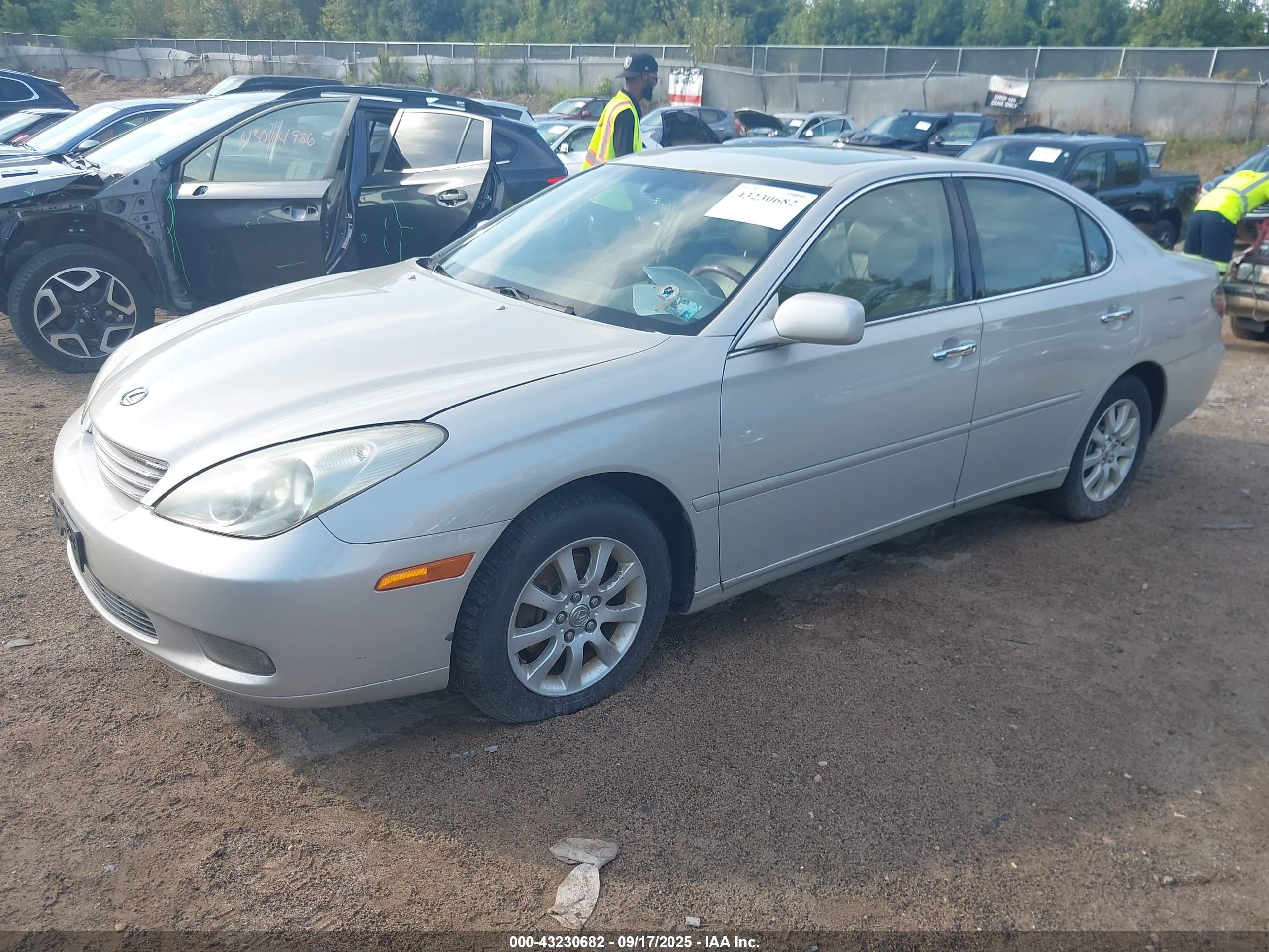 LEXUS ES image 2